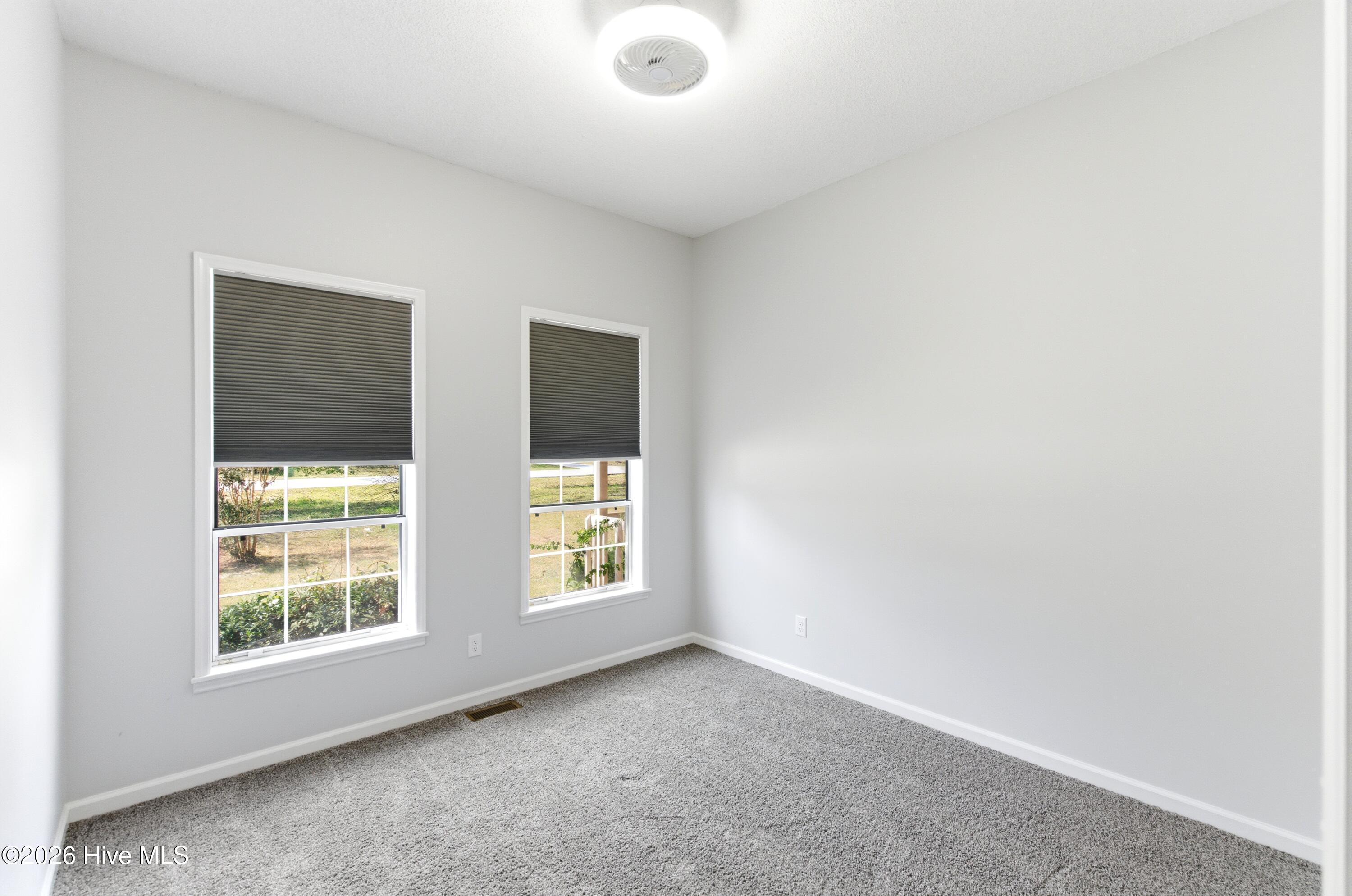 100562679 | Photo 21