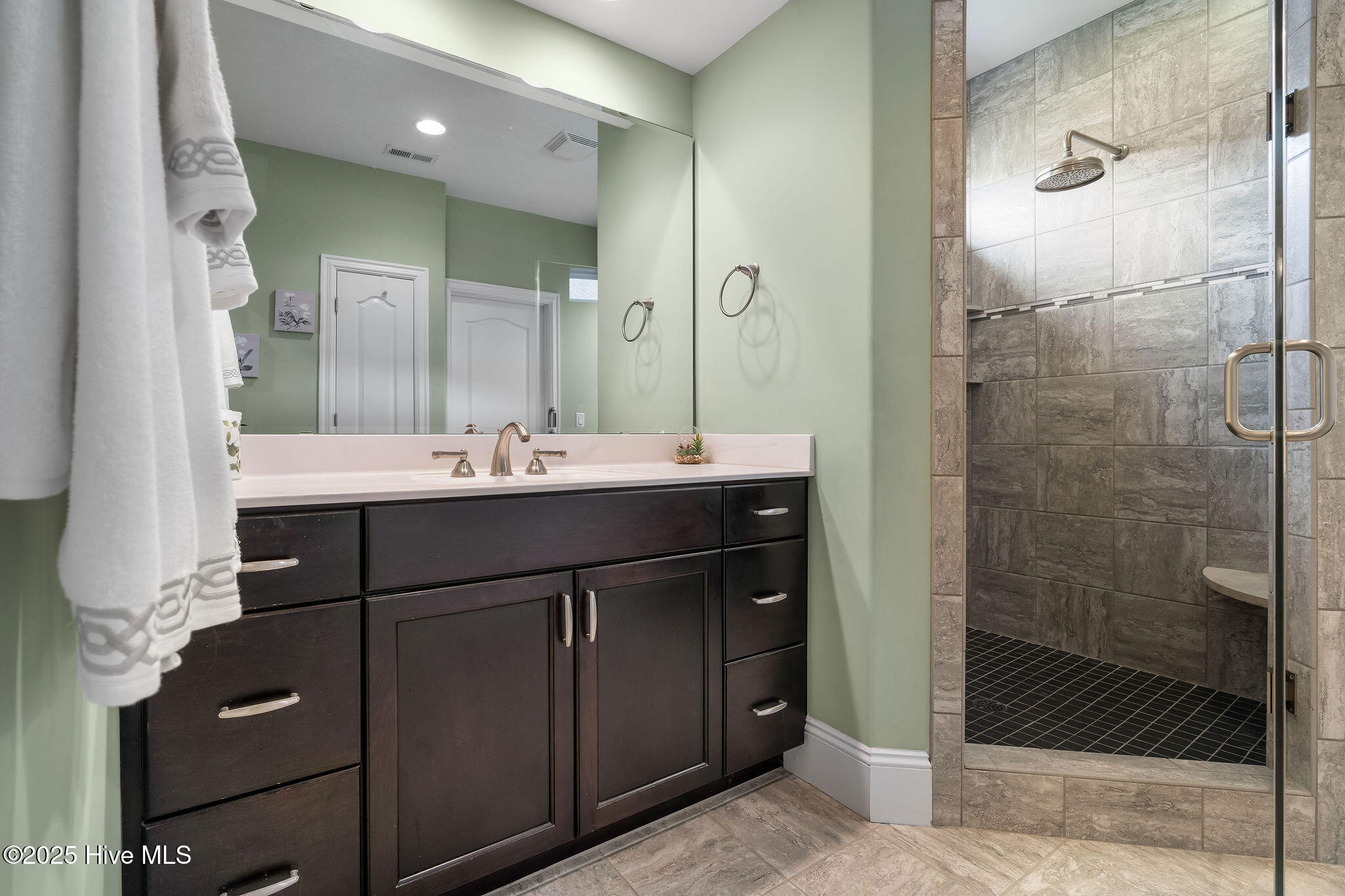 100541913 | Photo 66