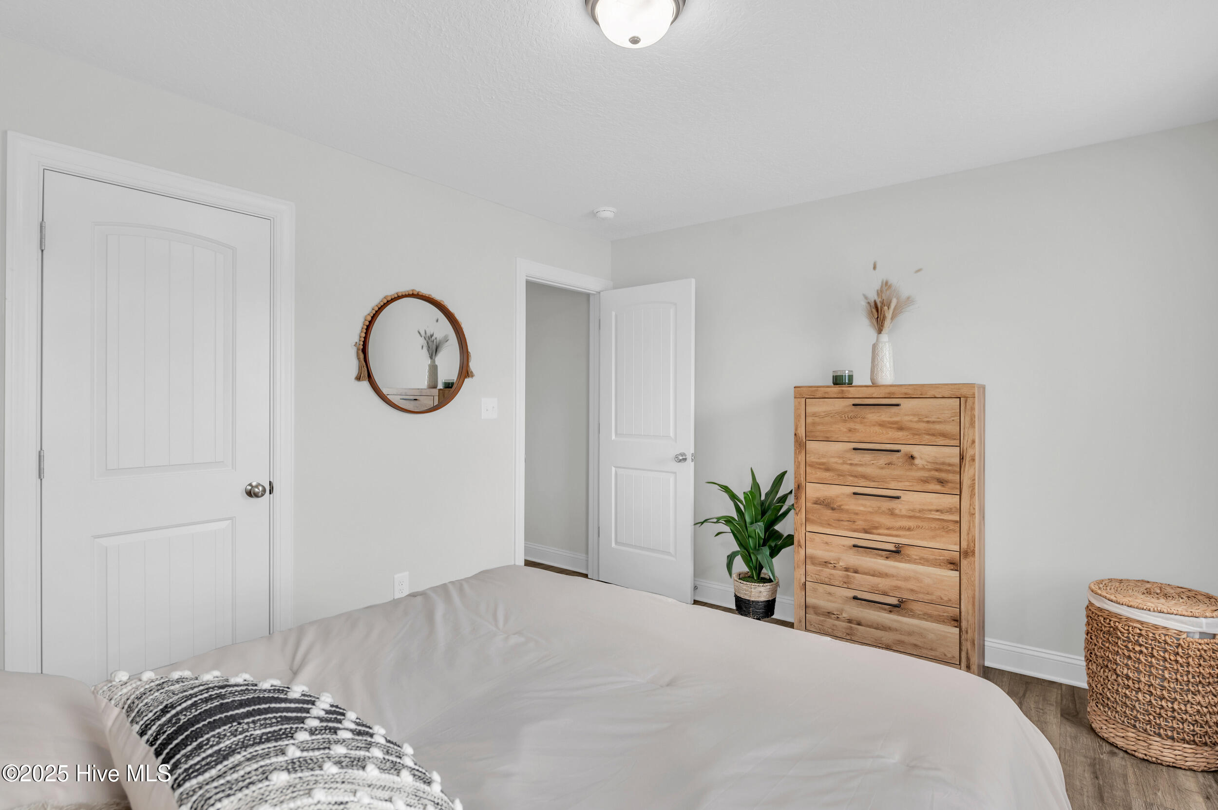 100531101 | Photo 32