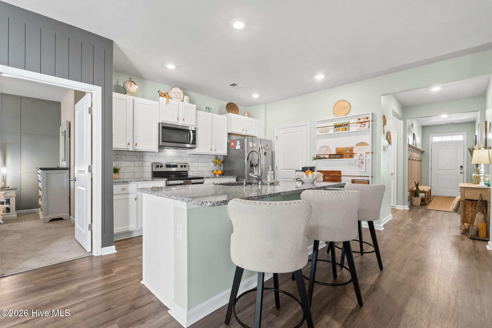 100568064 | Photo 19