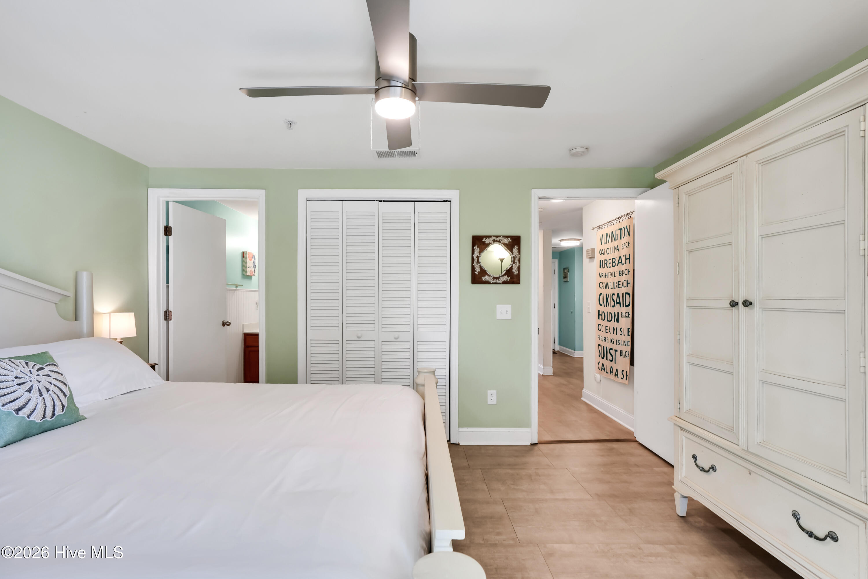 100568340 | Photo 22