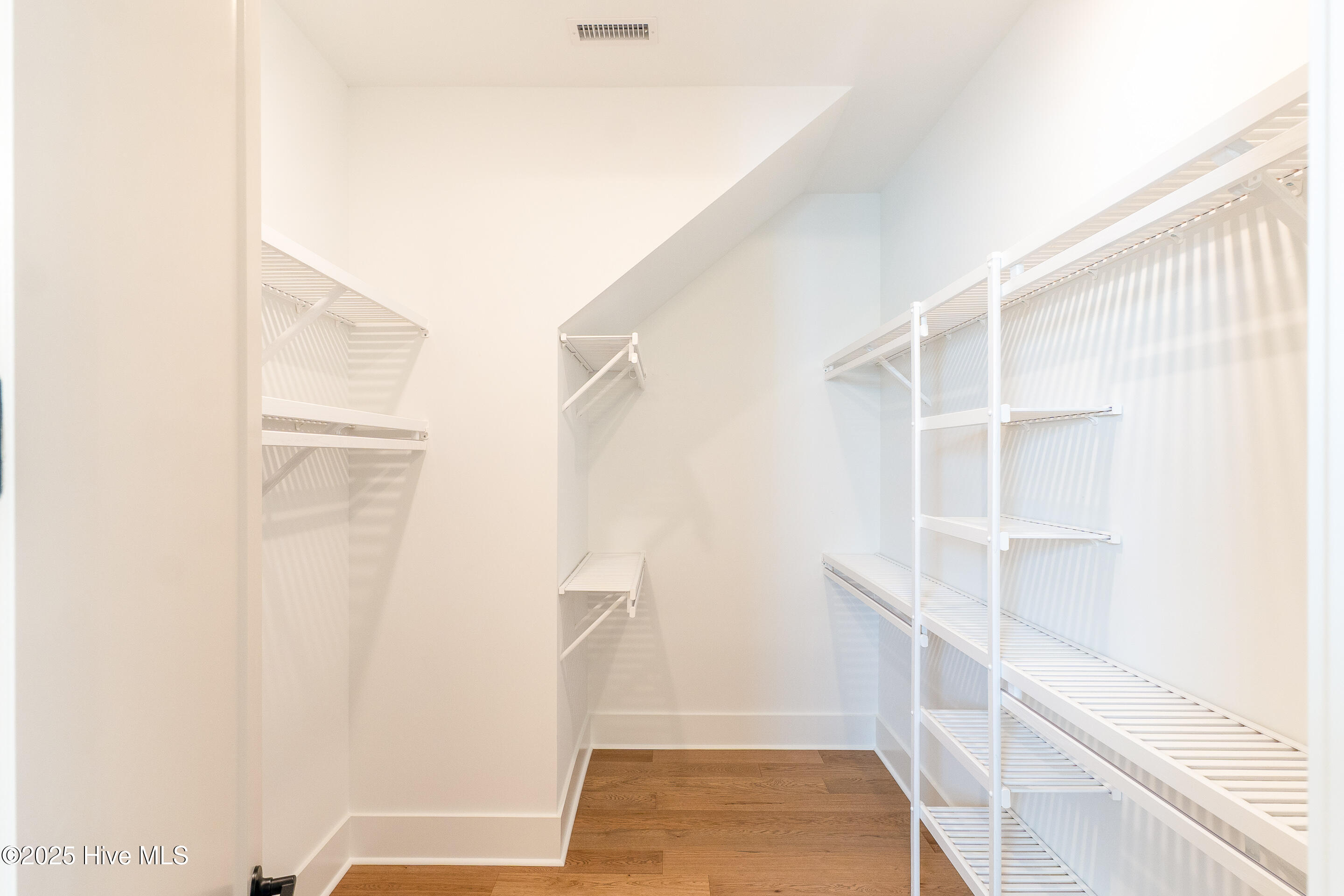 100454748 | Photo 28