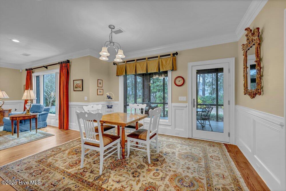 100557669 | Photo 19