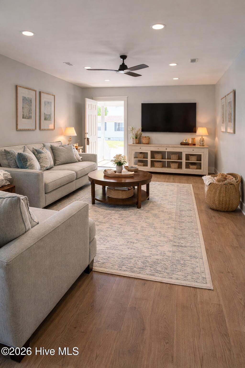 124 Zaccaeus Living room