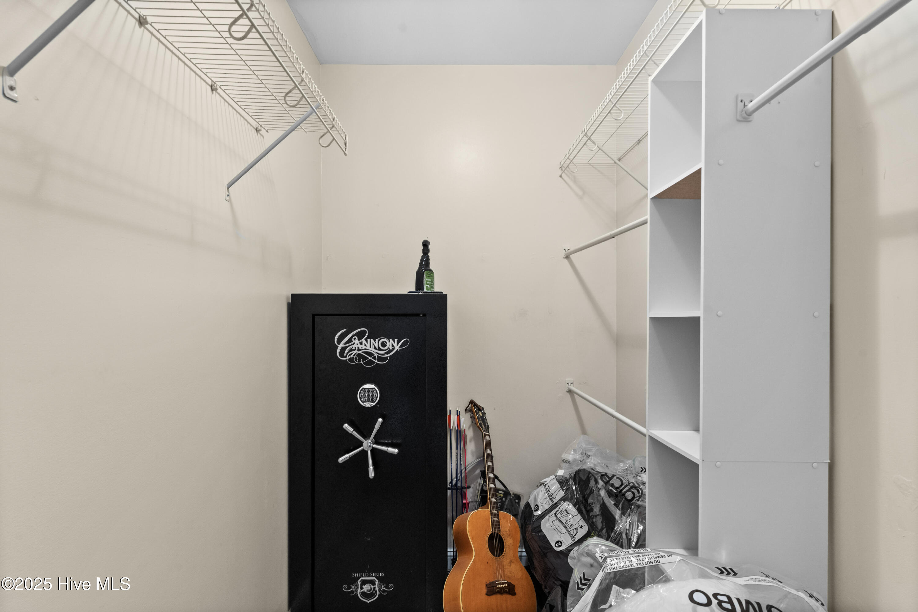 100530056 | Photo 36