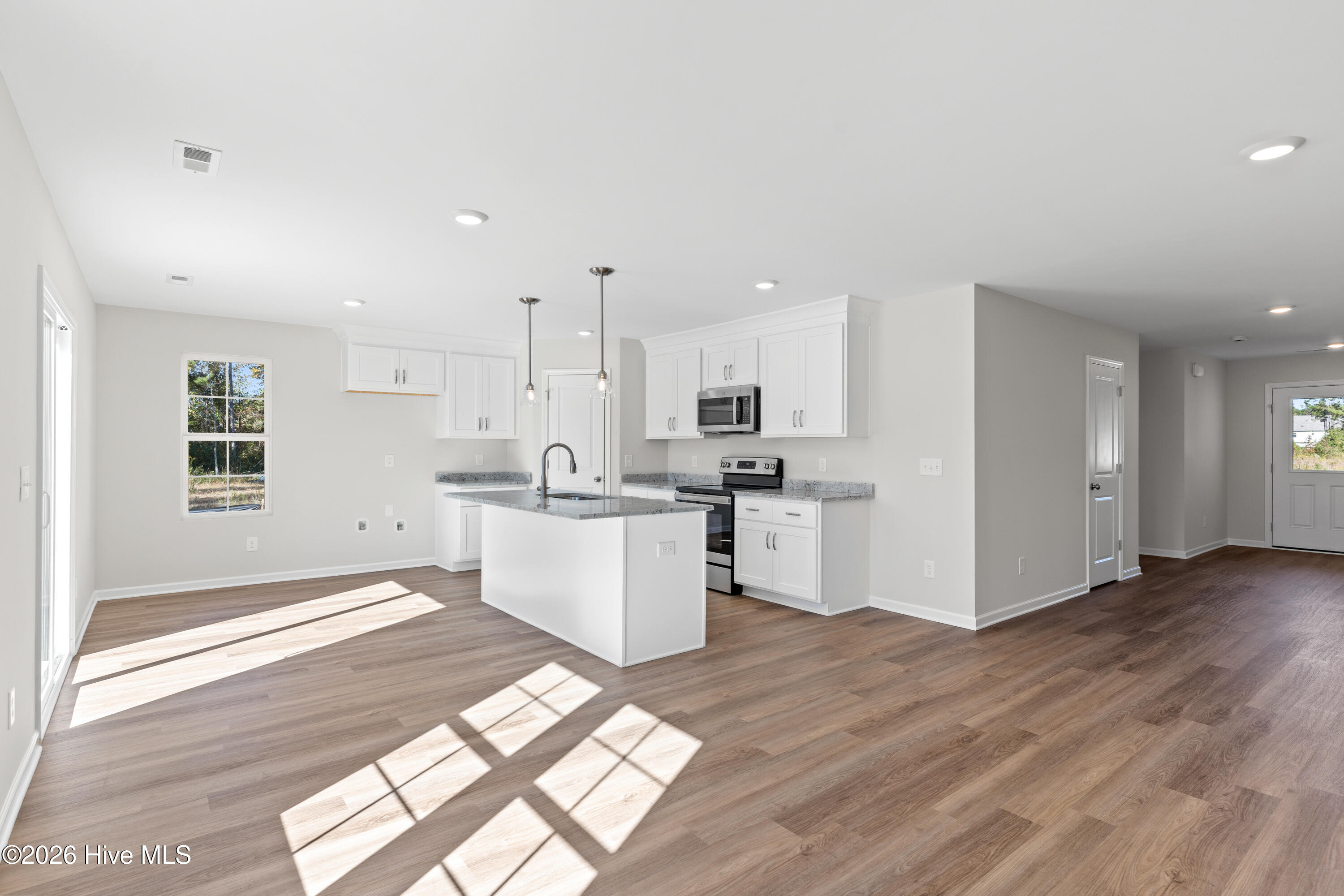 100554240 | Photo 24