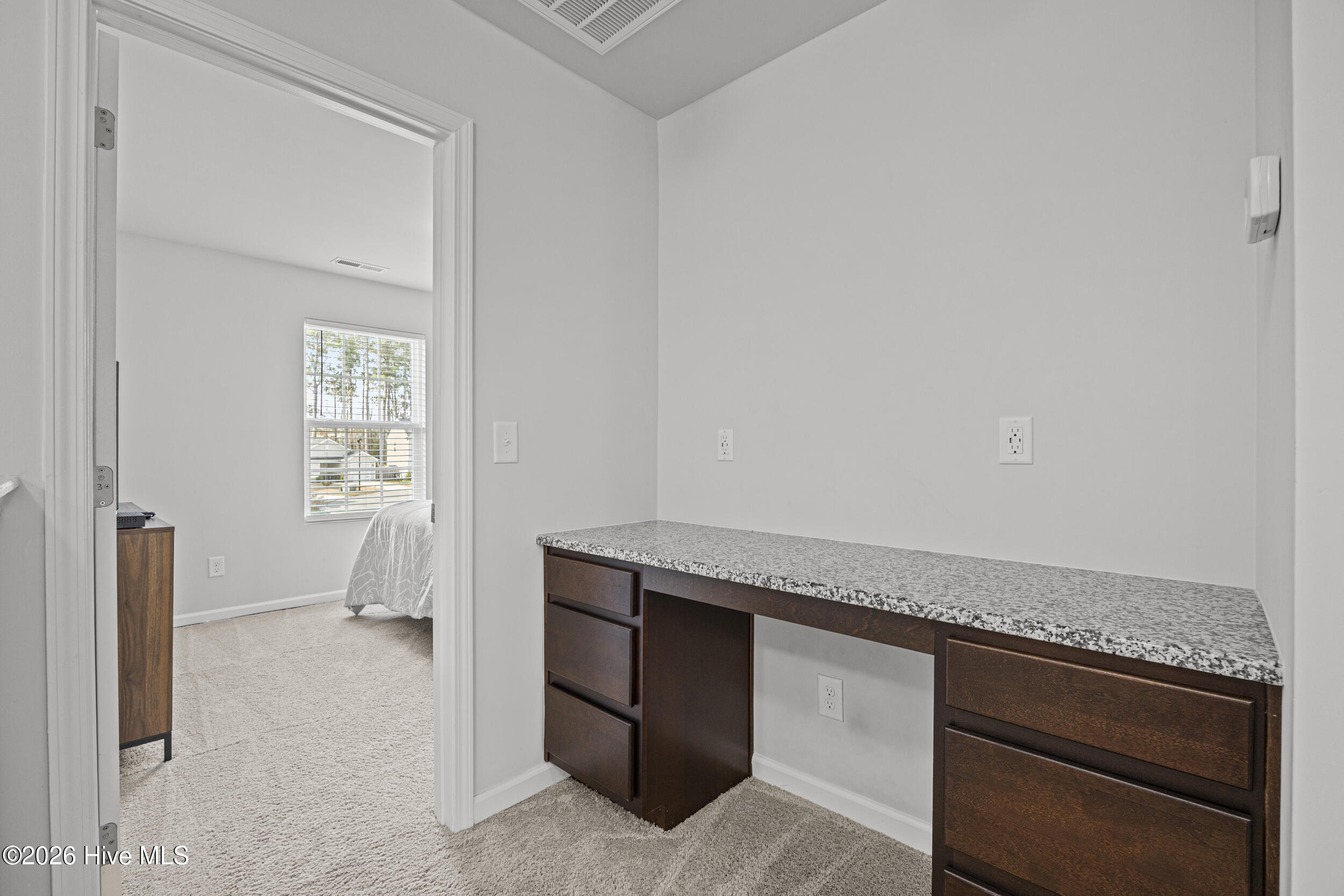 100557017 | Photo 36