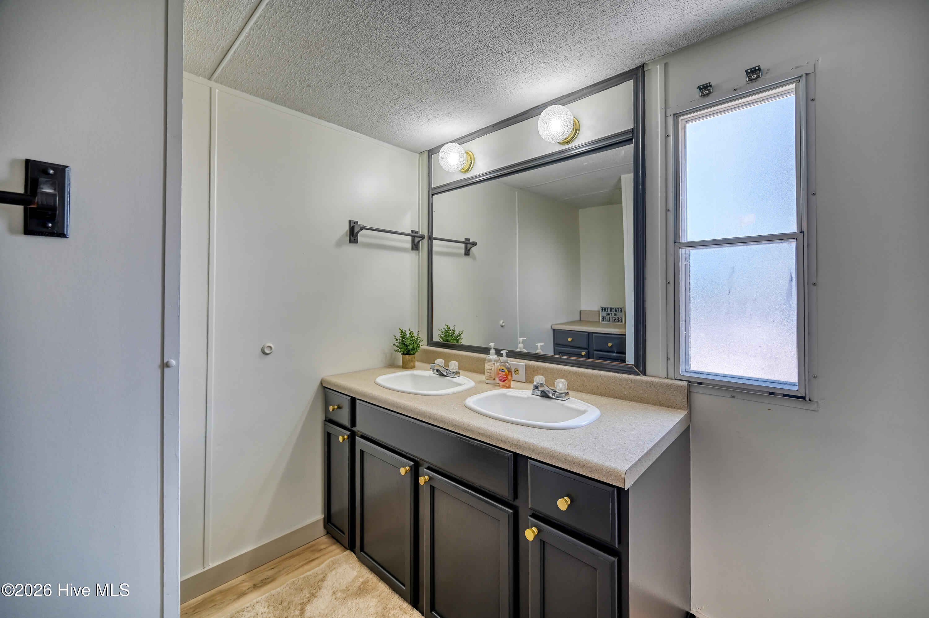 100557720 | Photo 29