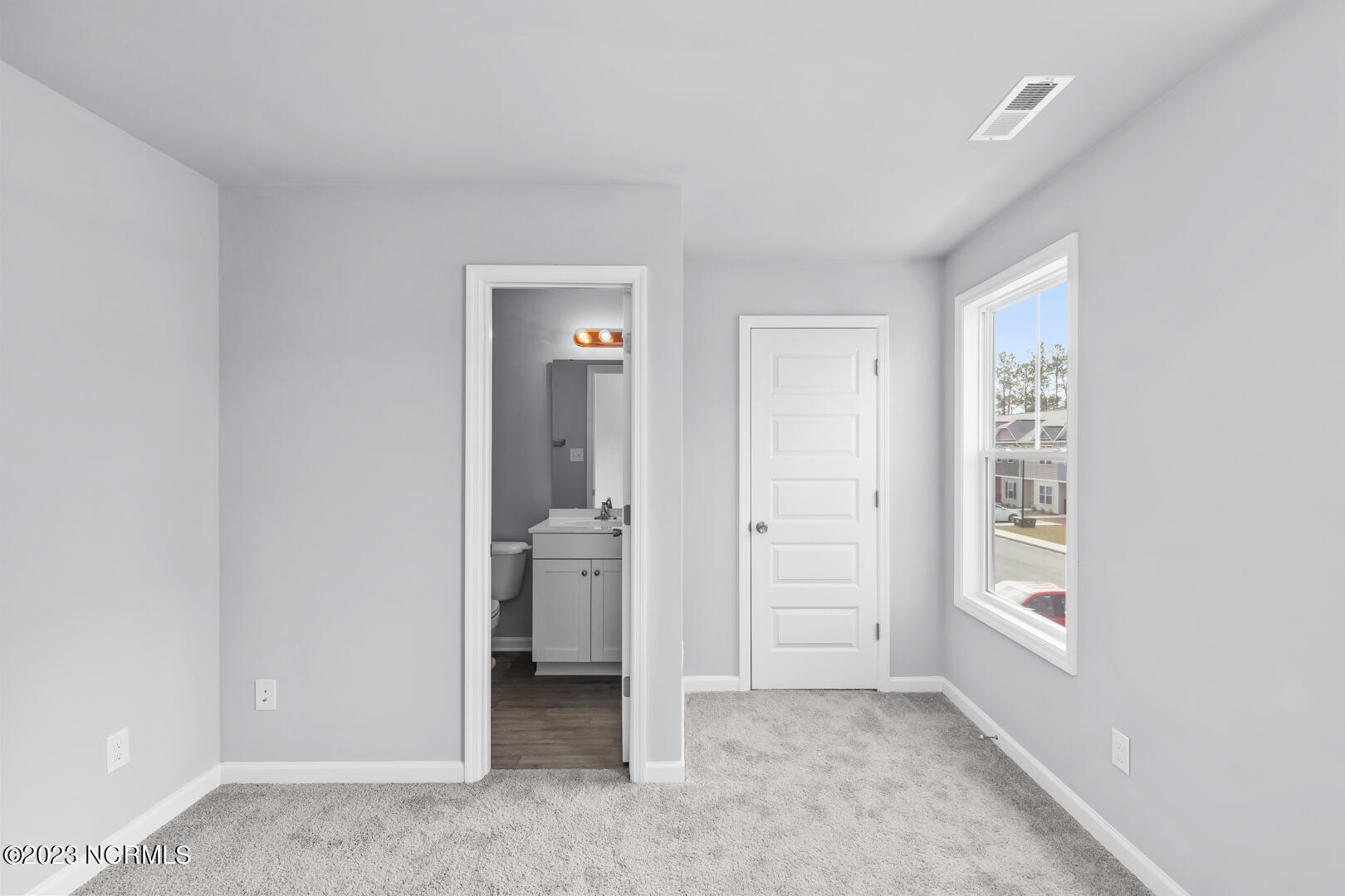 100555596 | Photo 28