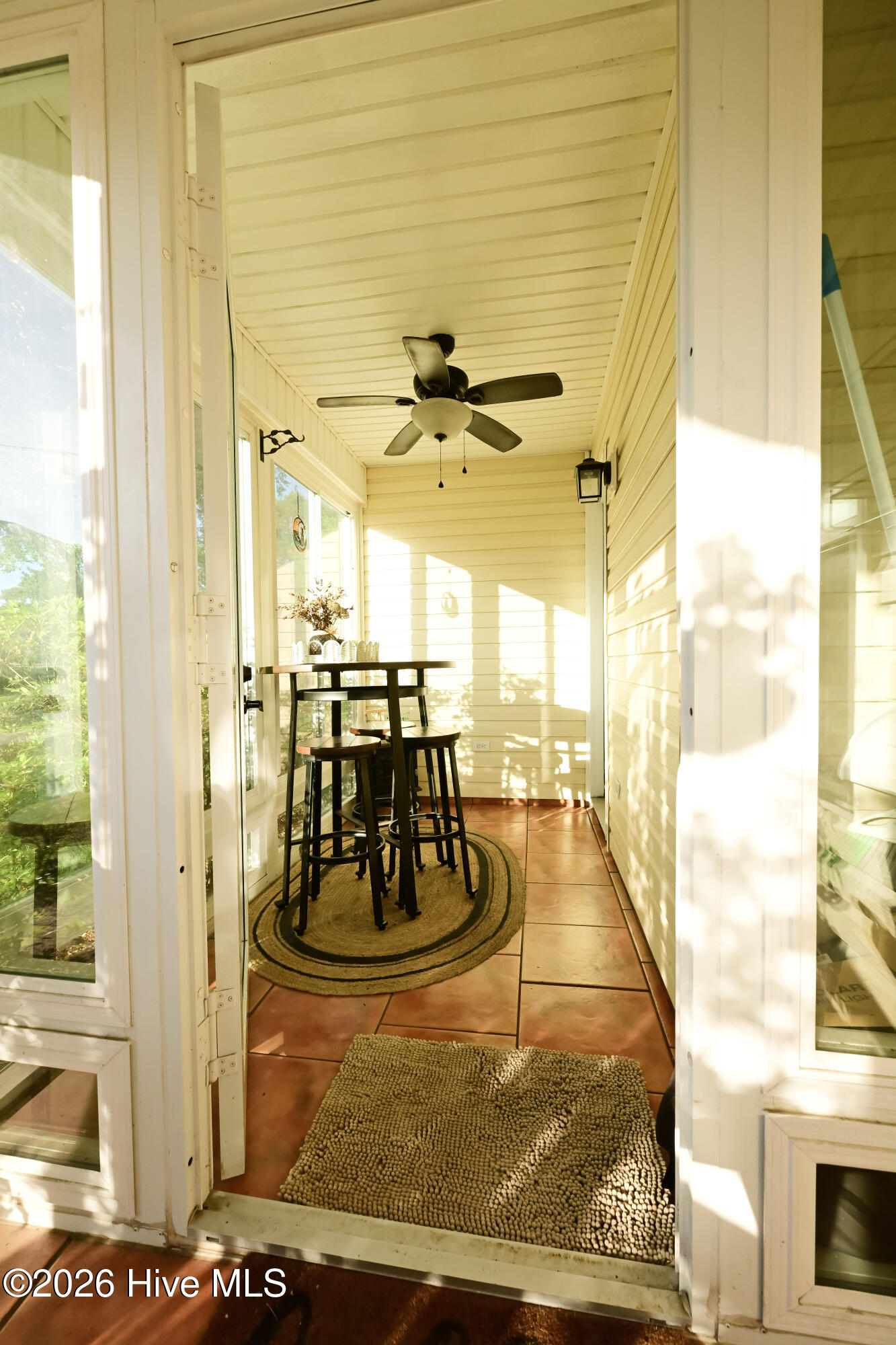 100572038 | Photo 24