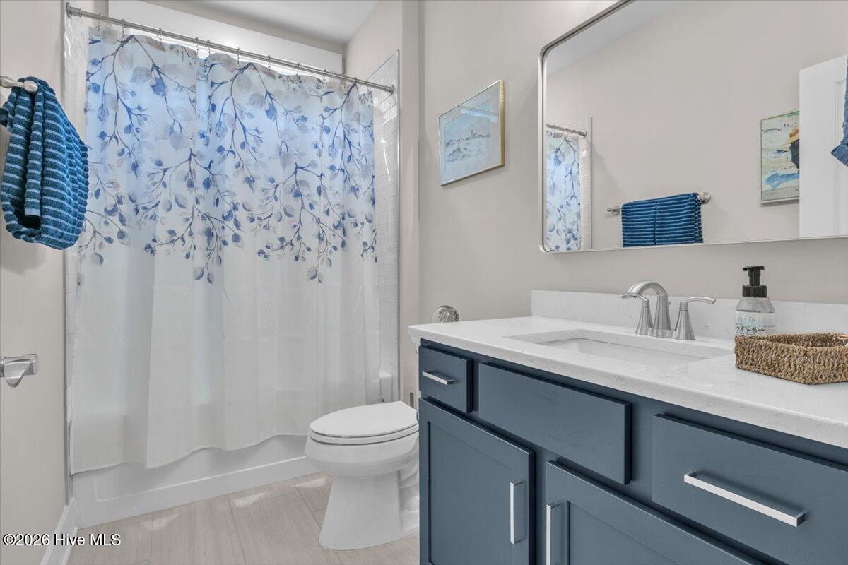 100558709 | Photo 61