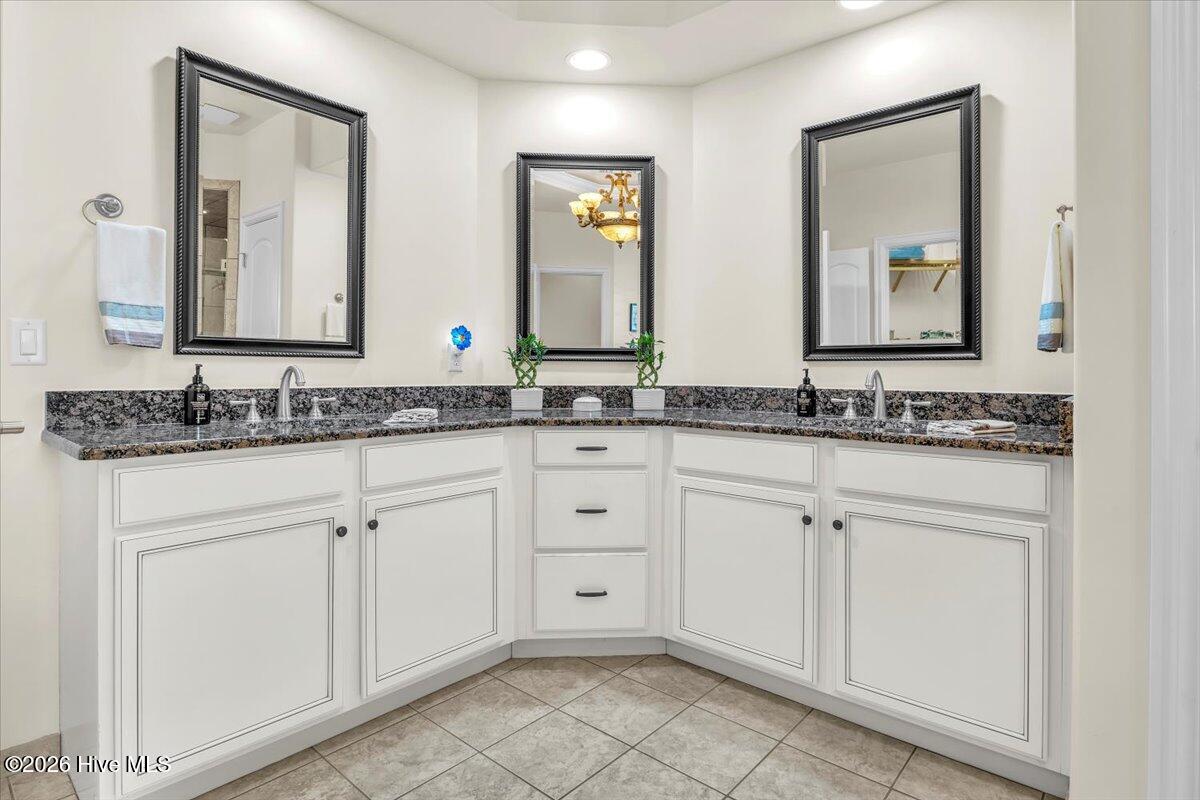 100553917 | Photo 46