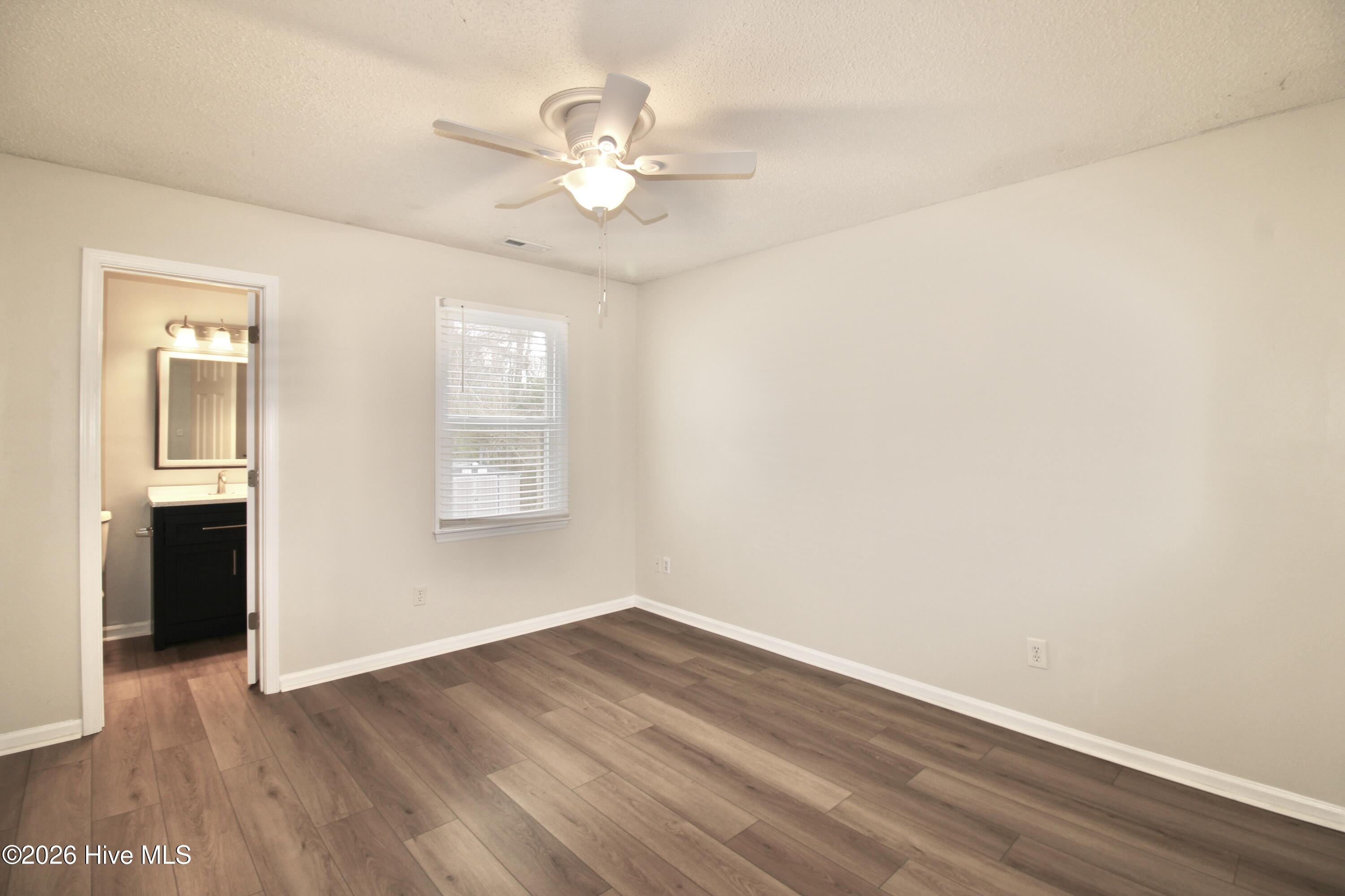 100555905 | Photo 11