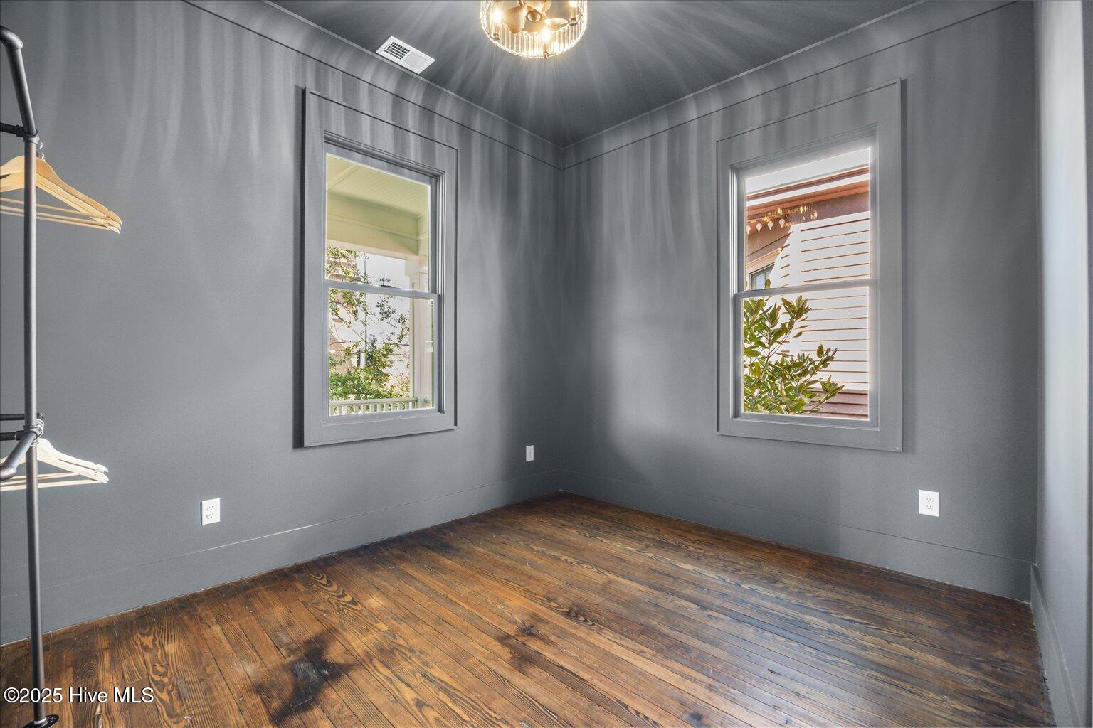 100537963 | Photo 45