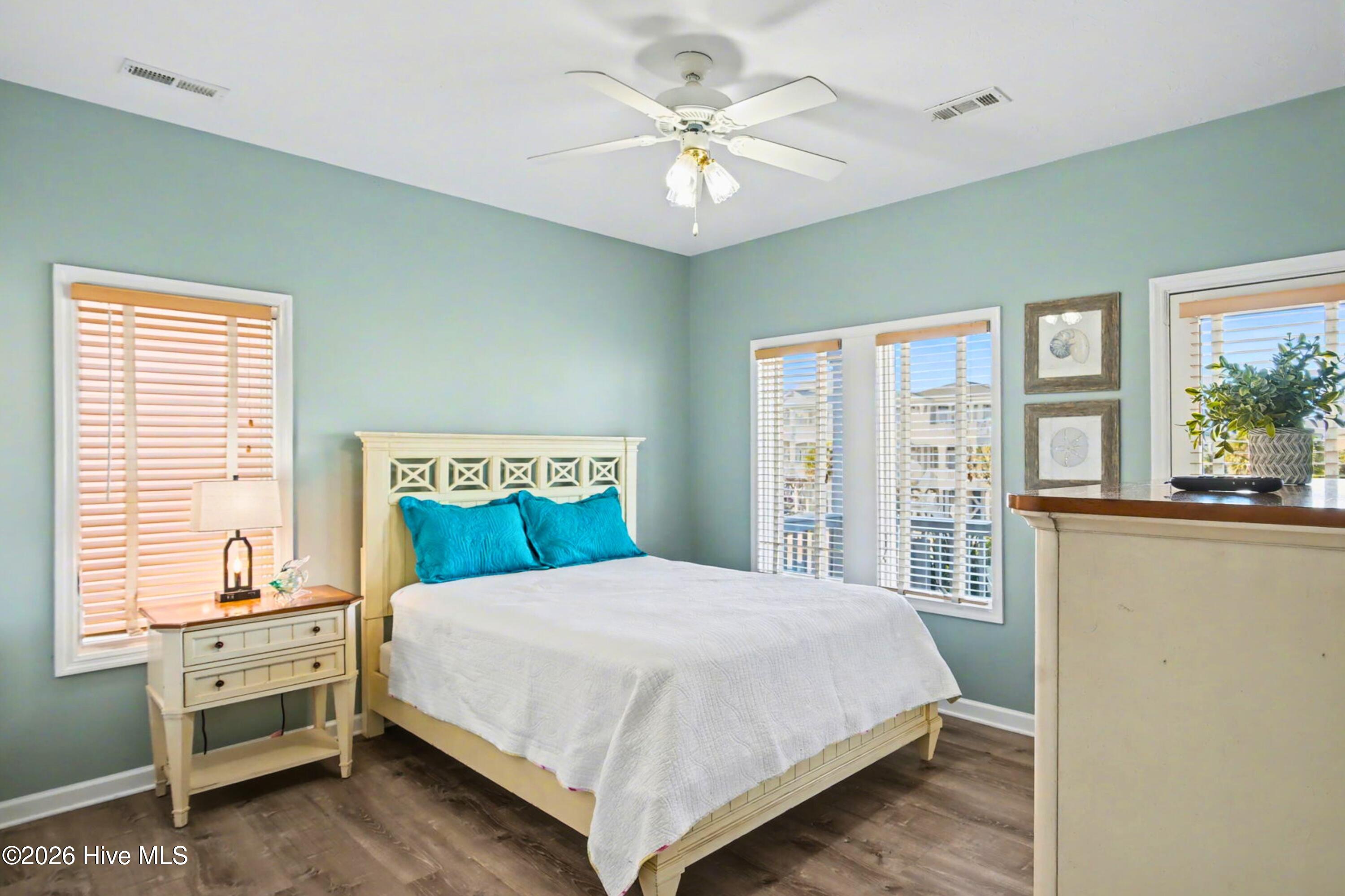 100549860 | Photo 26