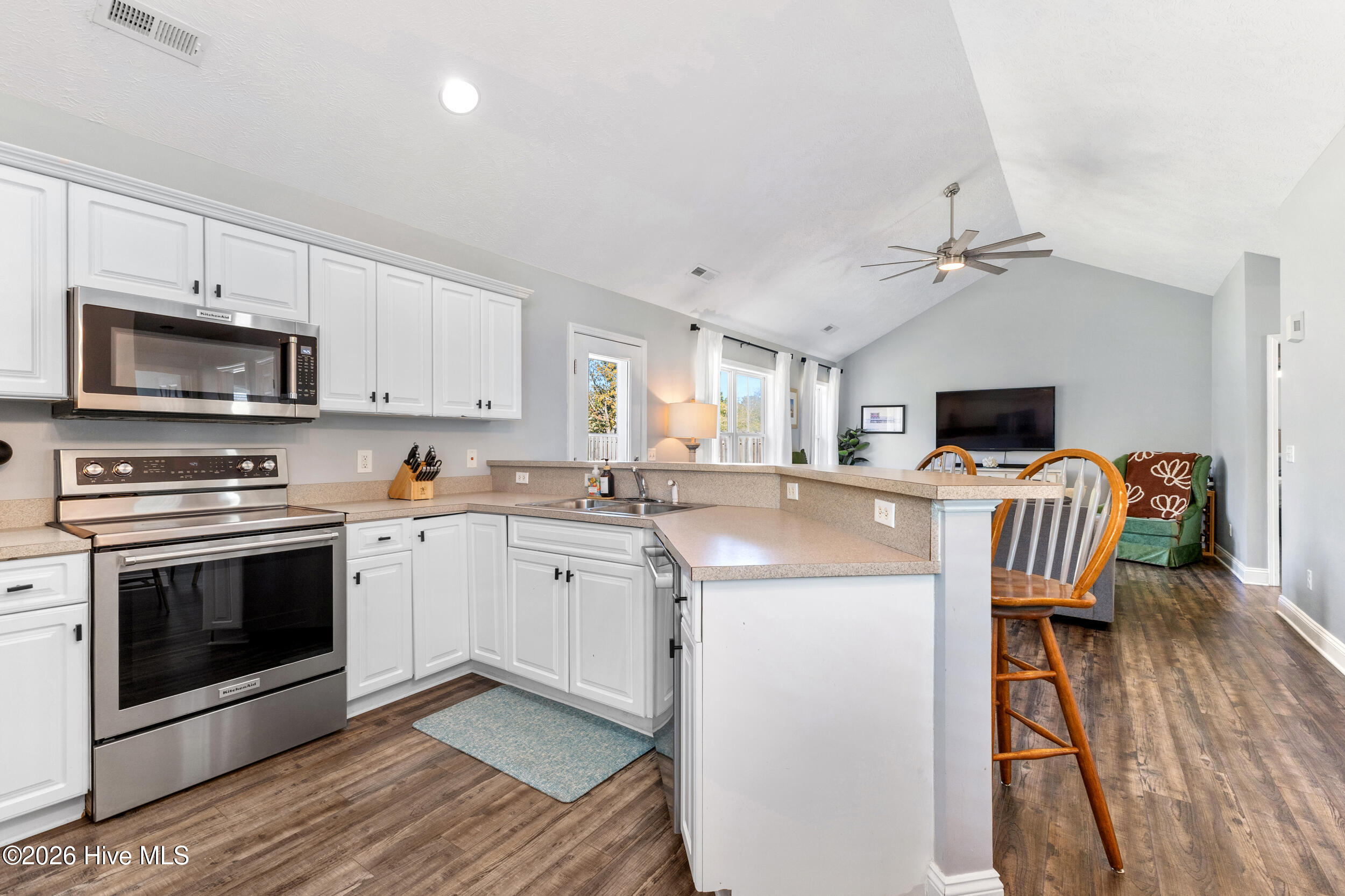 100564970 | Photo 11