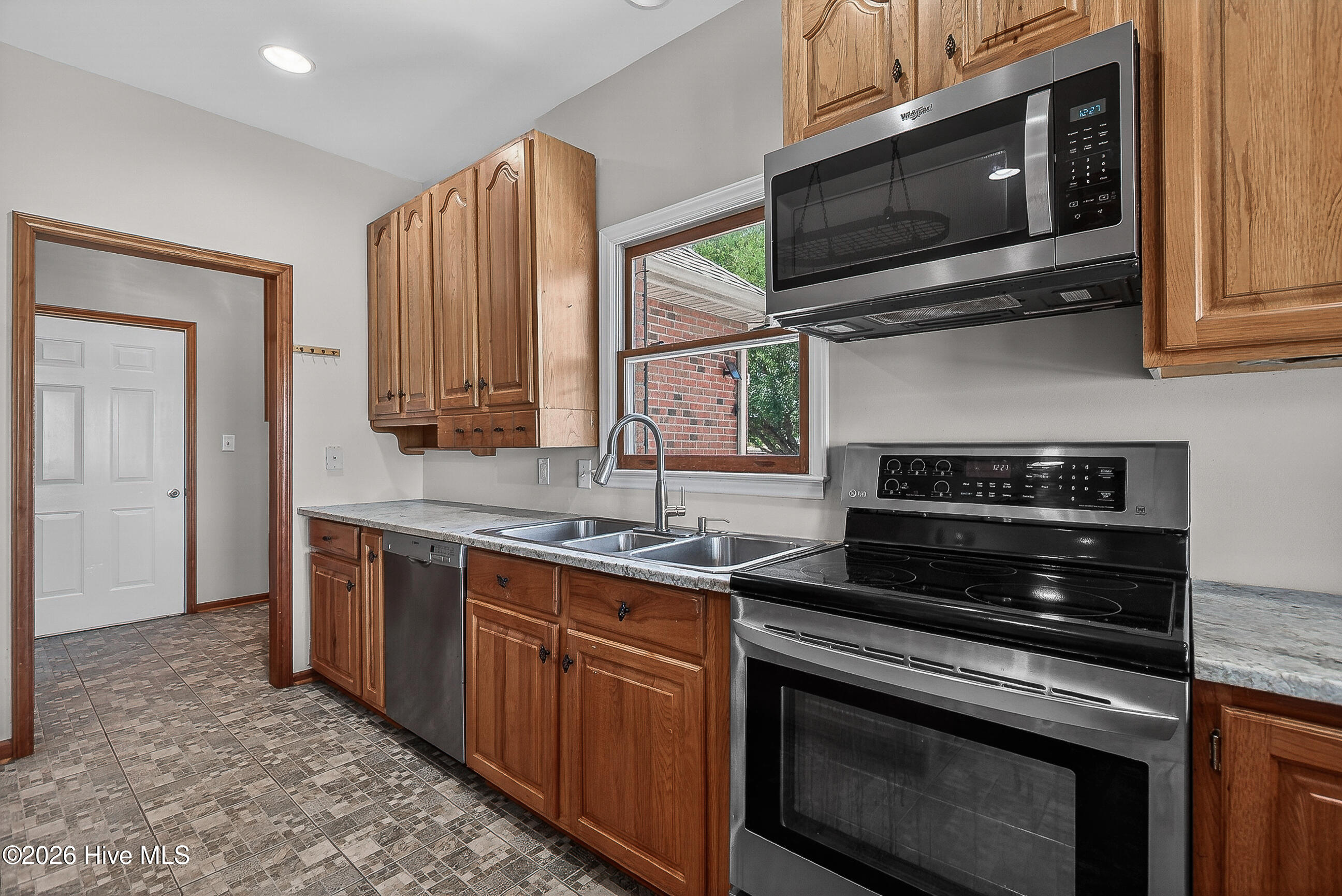 2732 White Oak River Road,Maysville