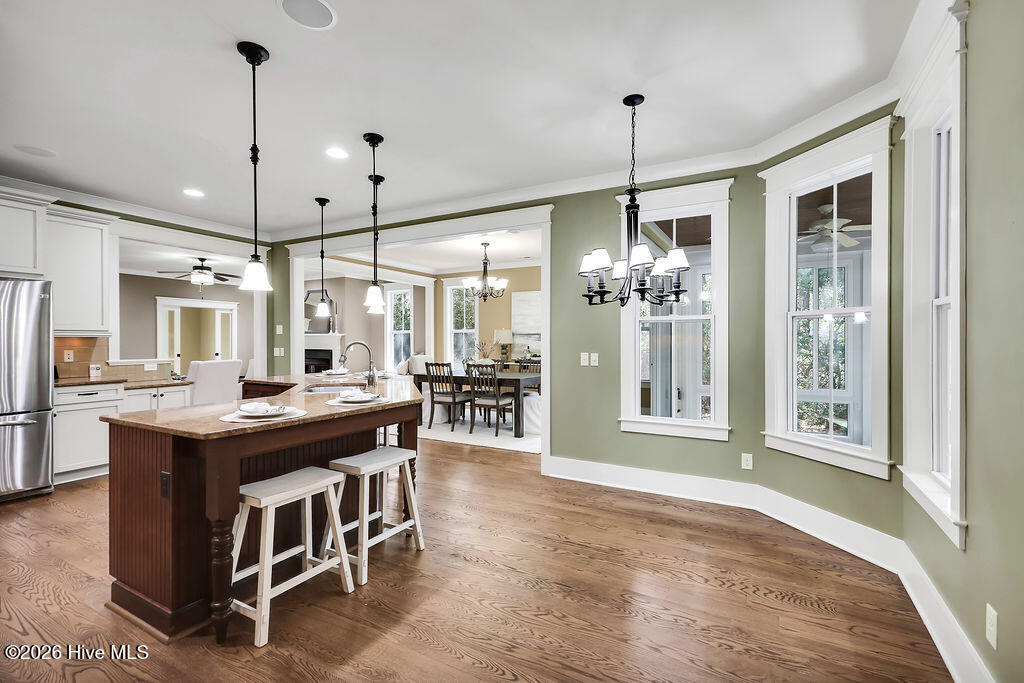 100548295 | Photo 30