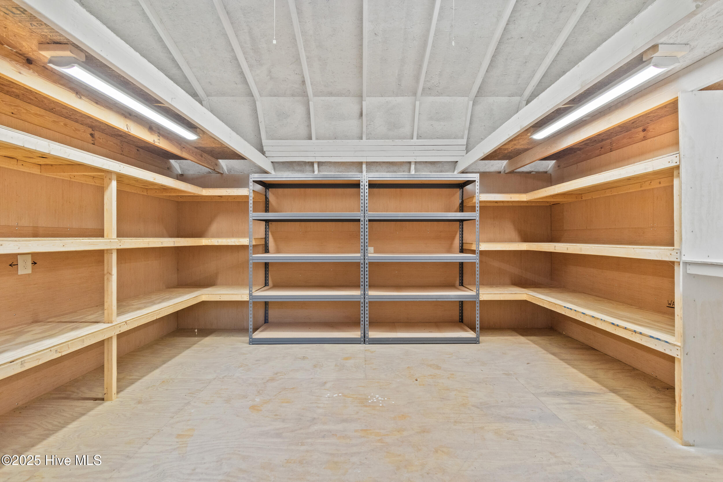 100534384 | Photo 48