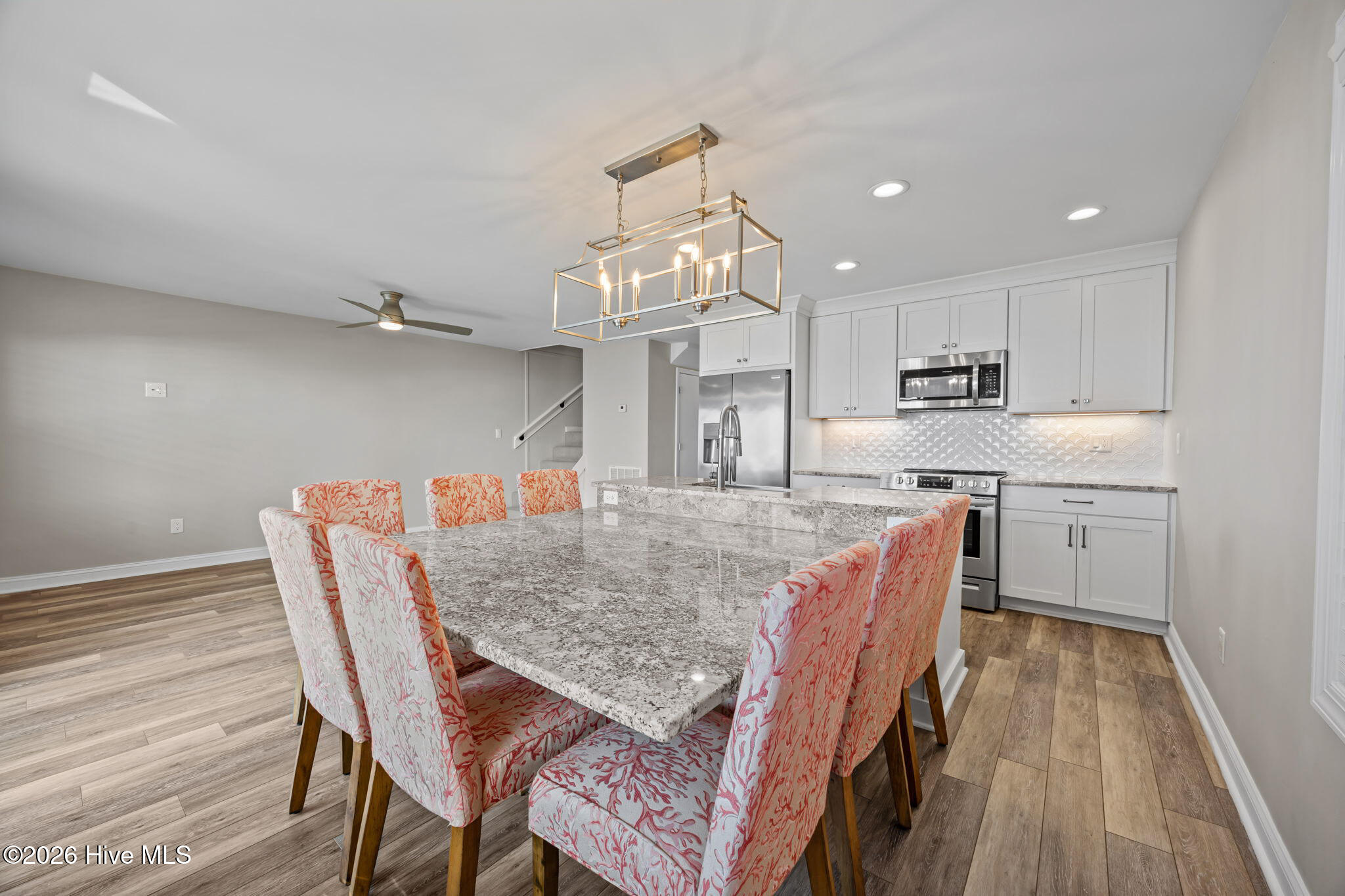 100559652 | Photo 11