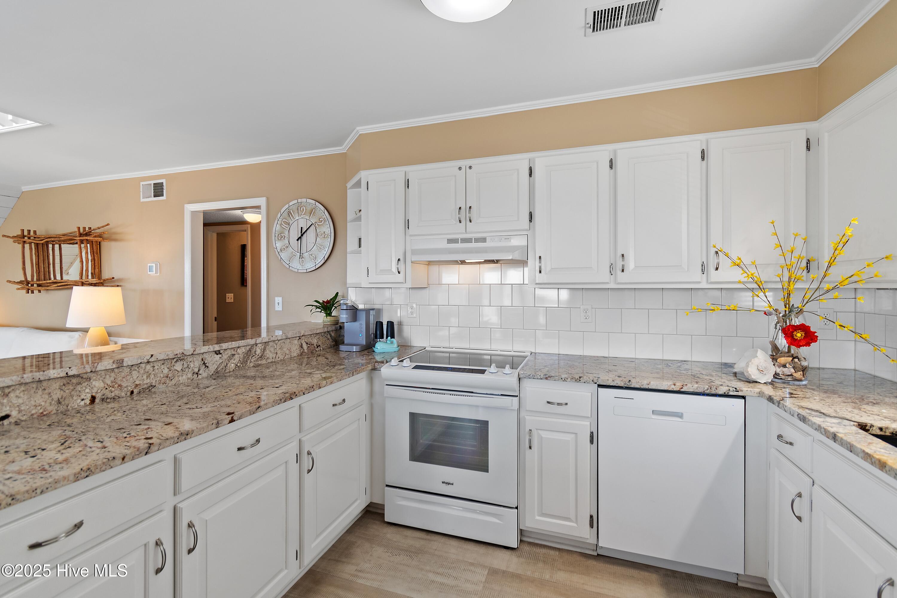 100520604 | Photo 26