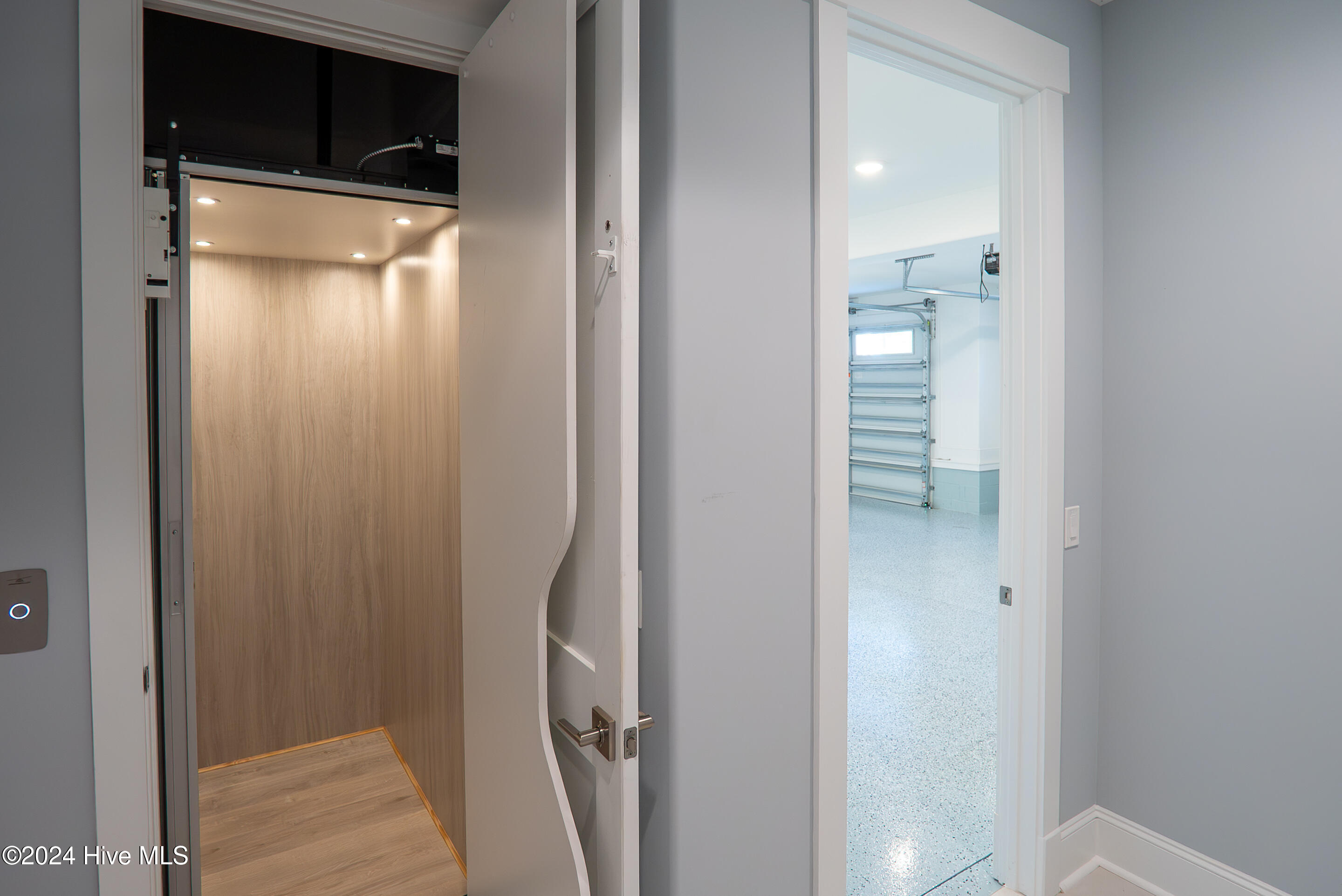 100451918 | Photo 36