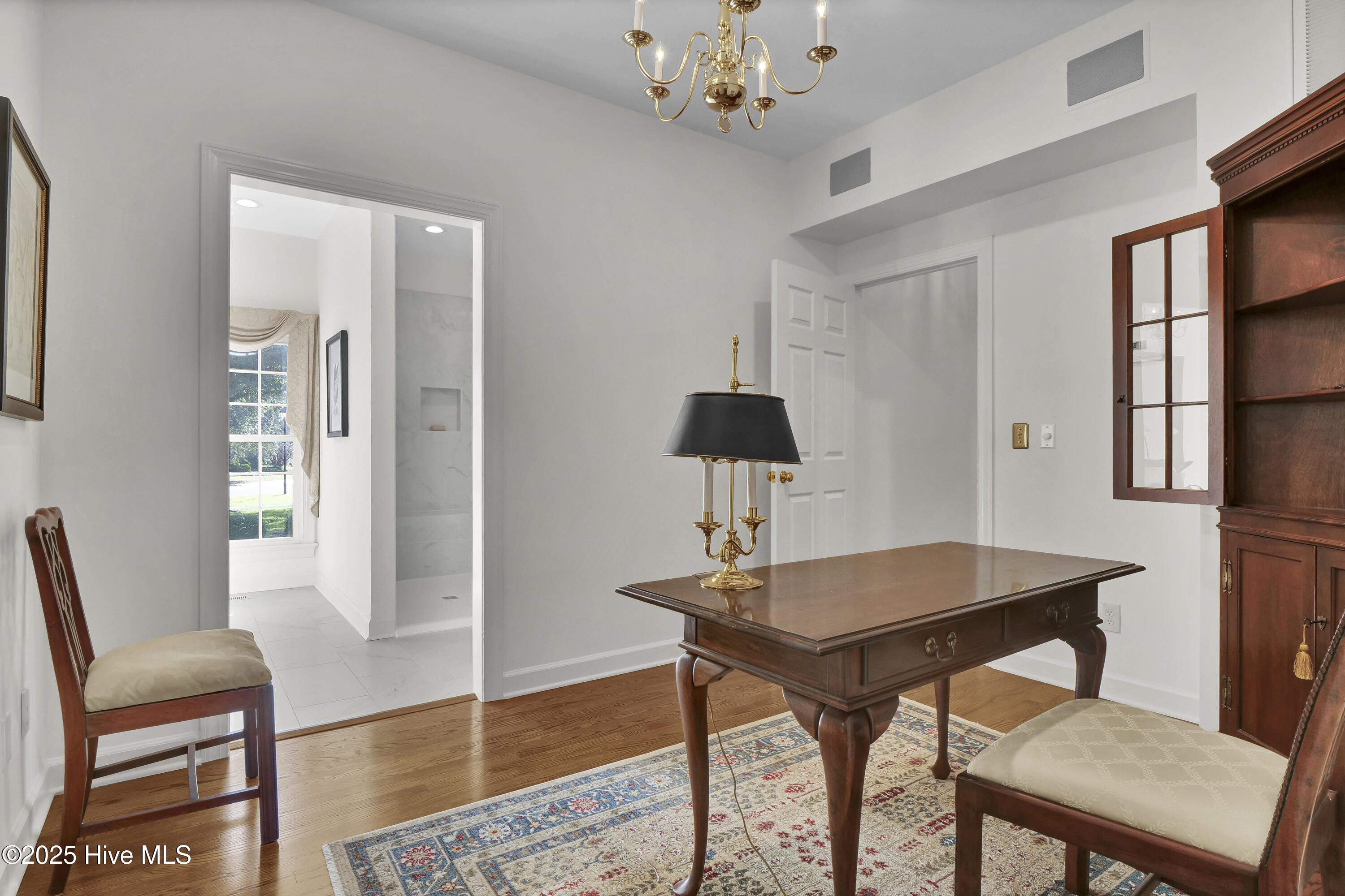 100541341 | Photo 37