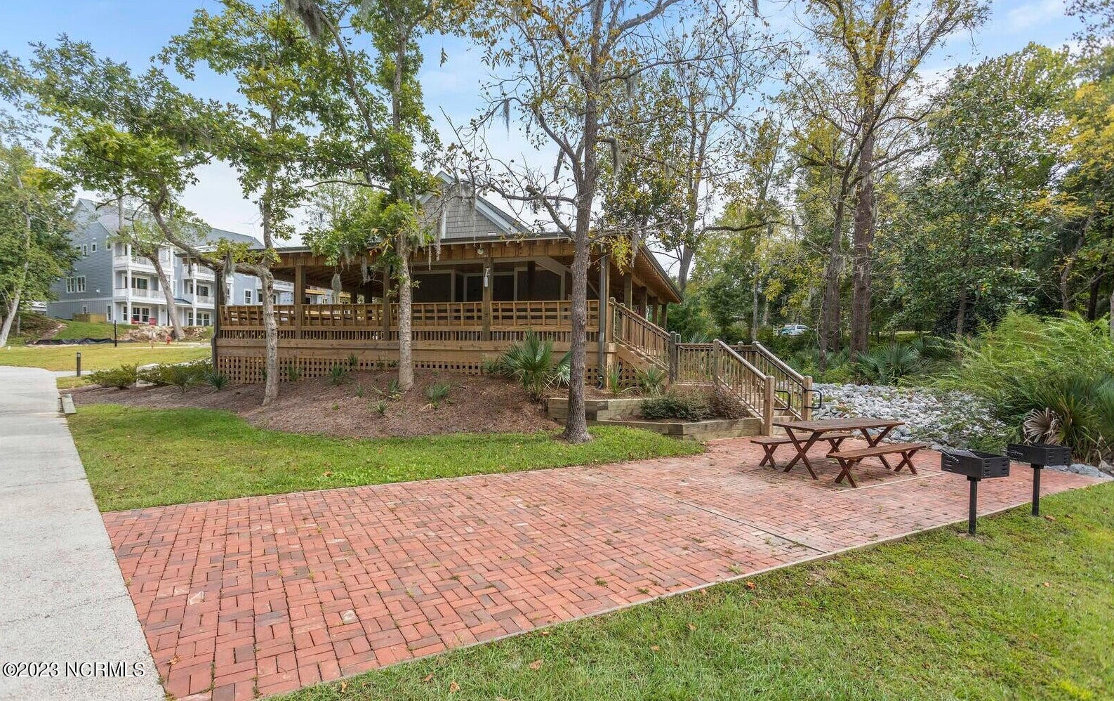 100568046 | Photo 79