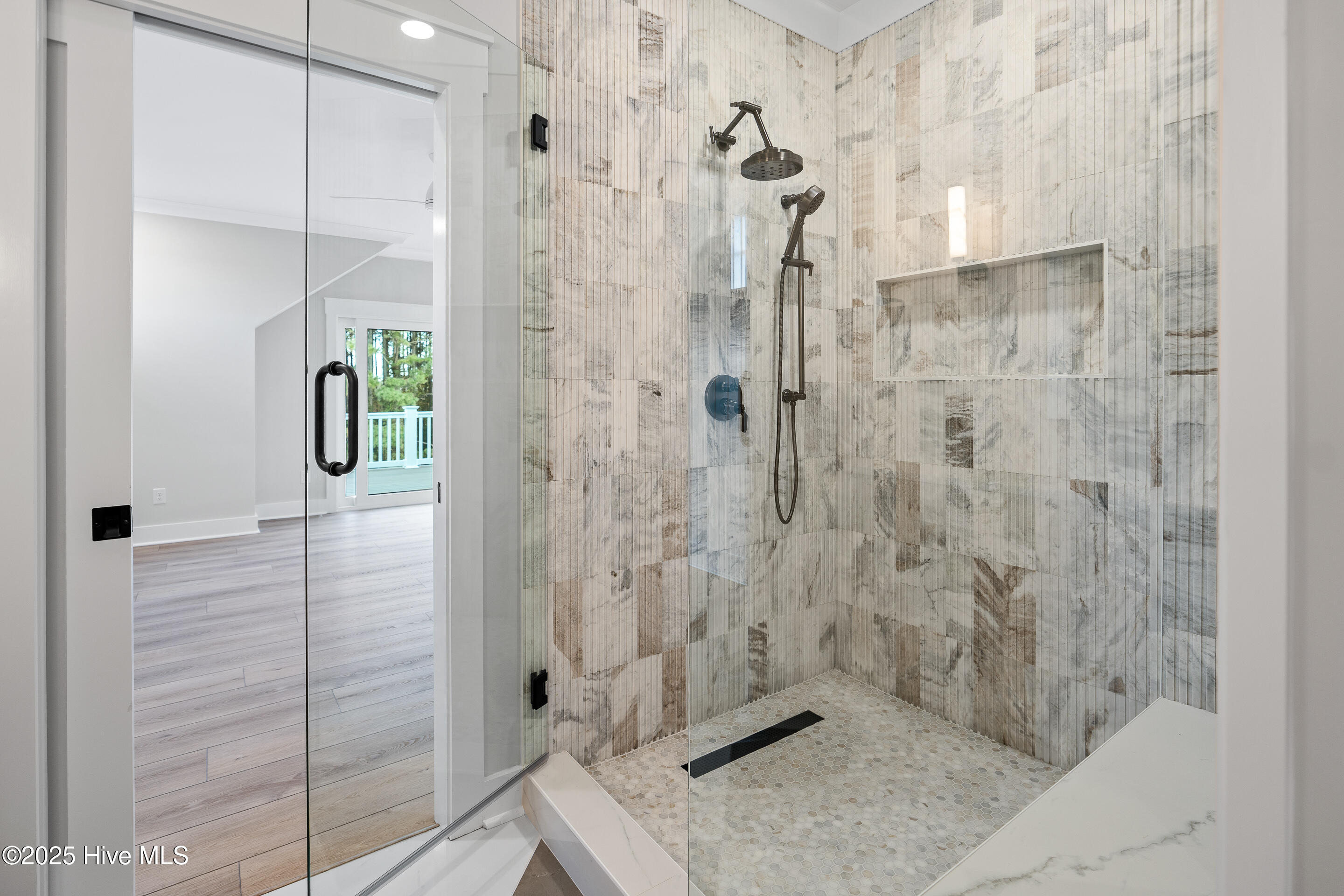 100525288 | Photo 60