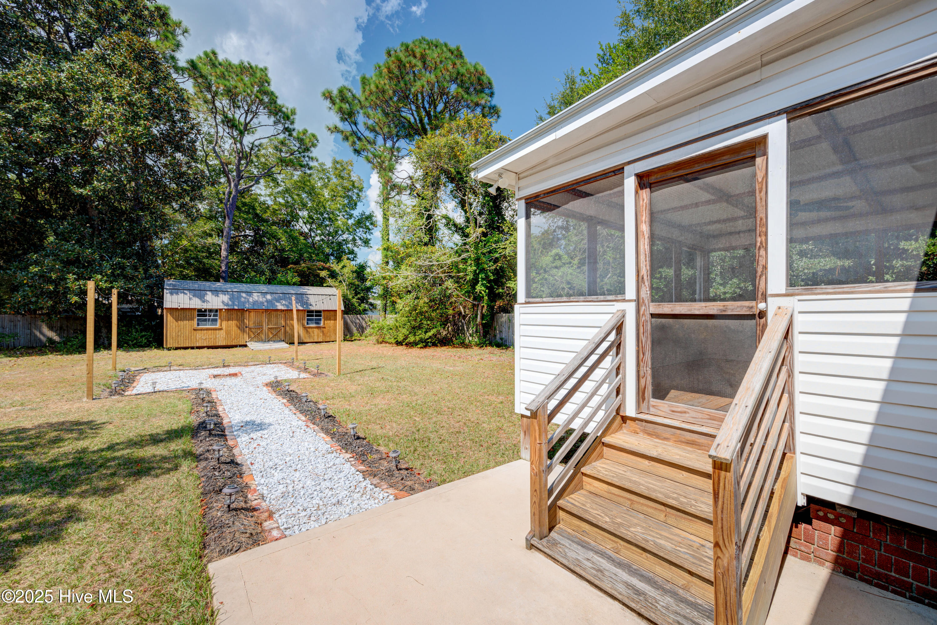 100531788 | Photo 16