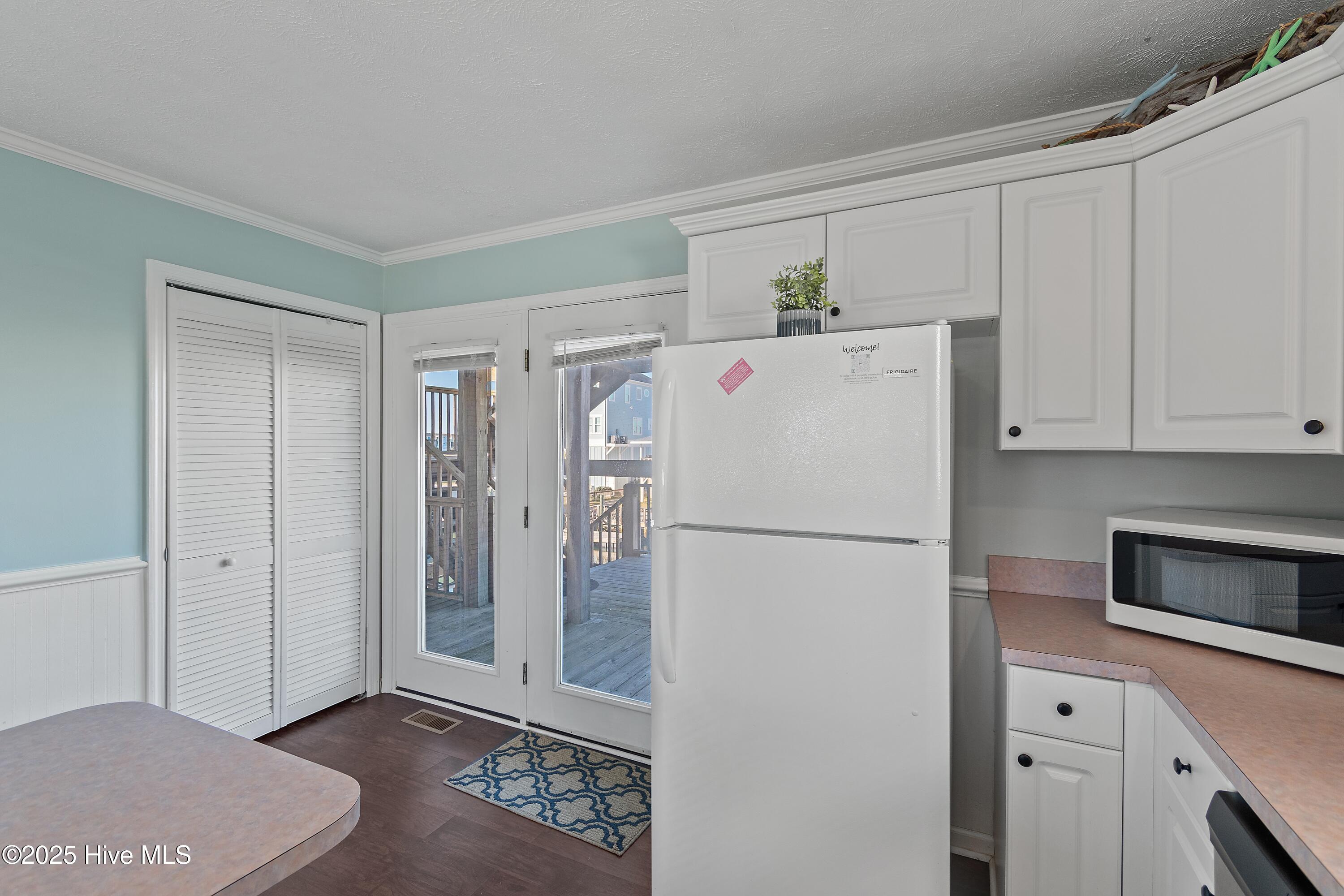 100542122 | Photo 24