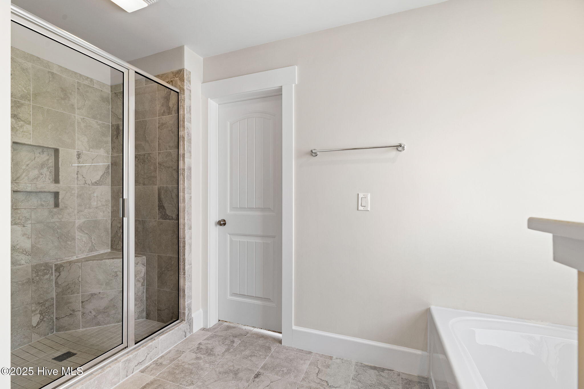 100547304 | Photo 36