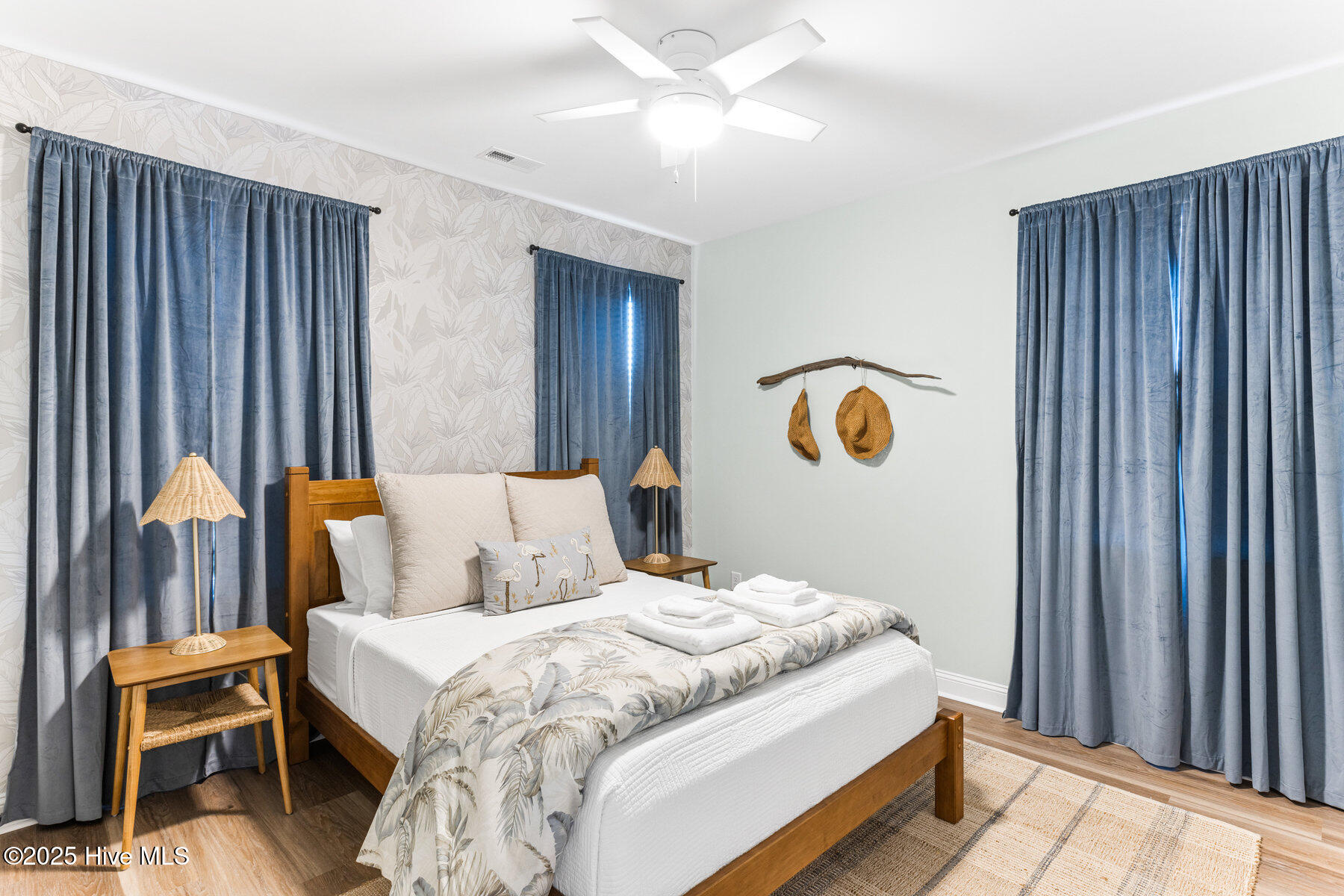 100508763 | Photo 33