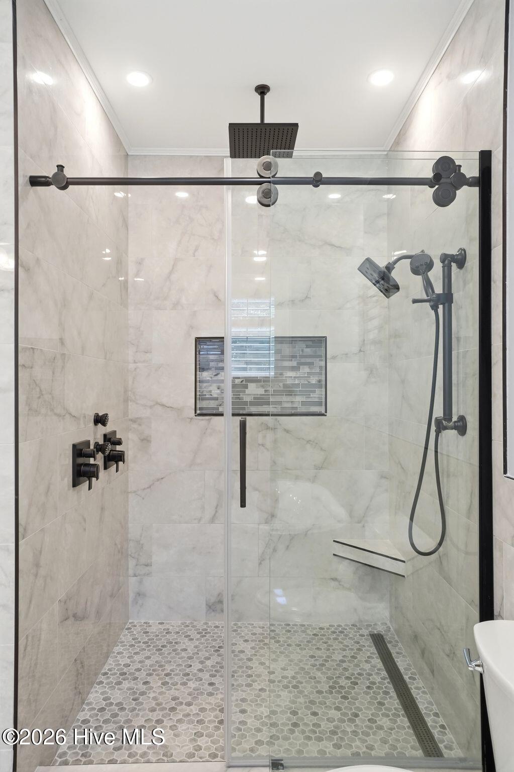 100560935 | Photo 48