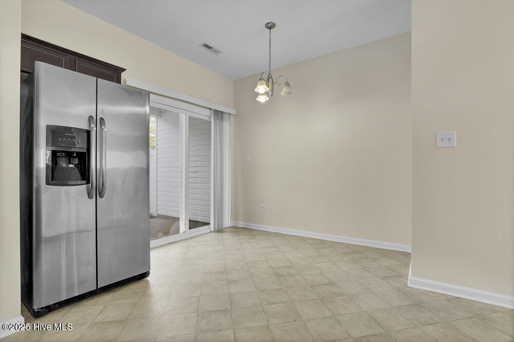 100546186 | Photo 14