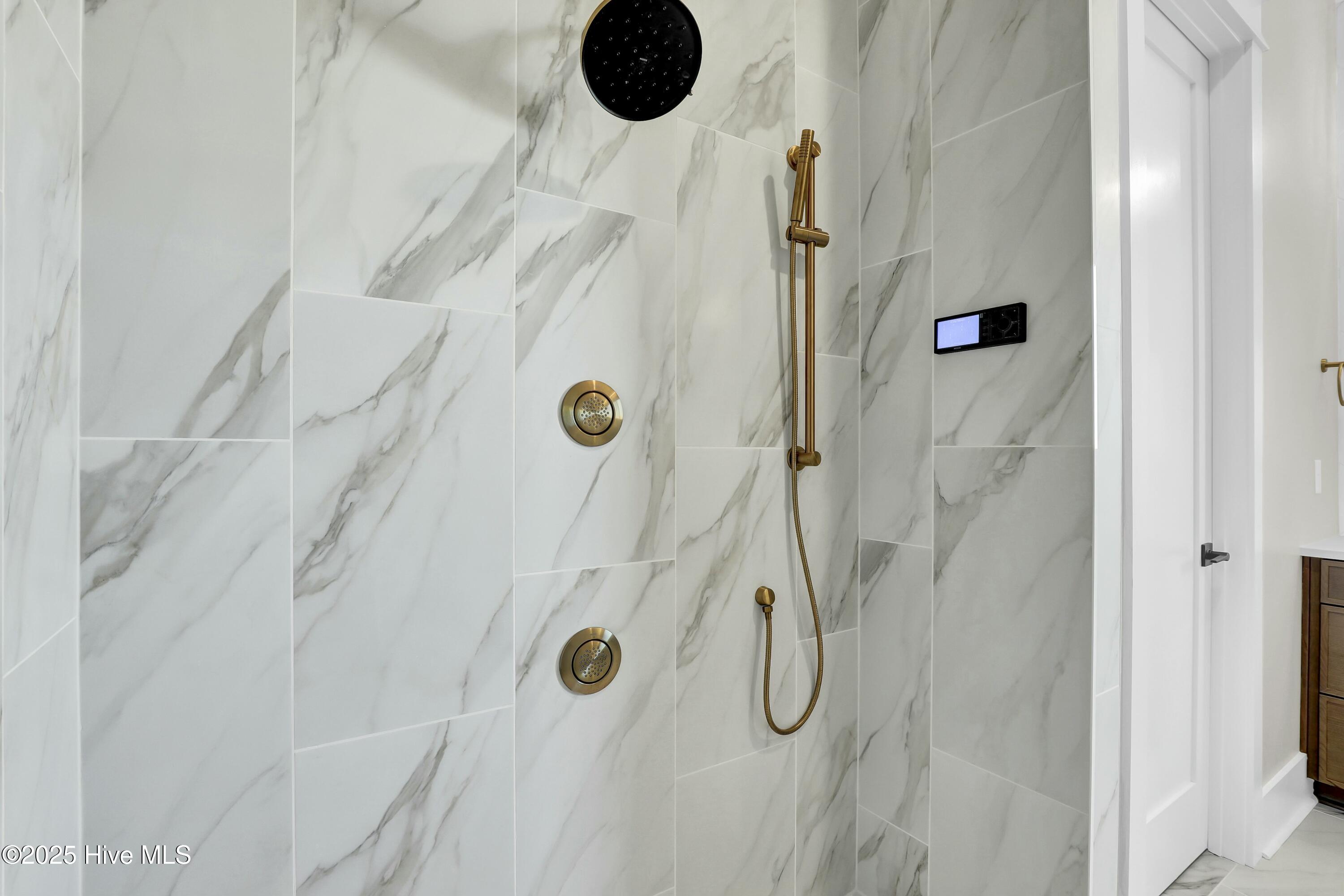 100544743 | Photo 35