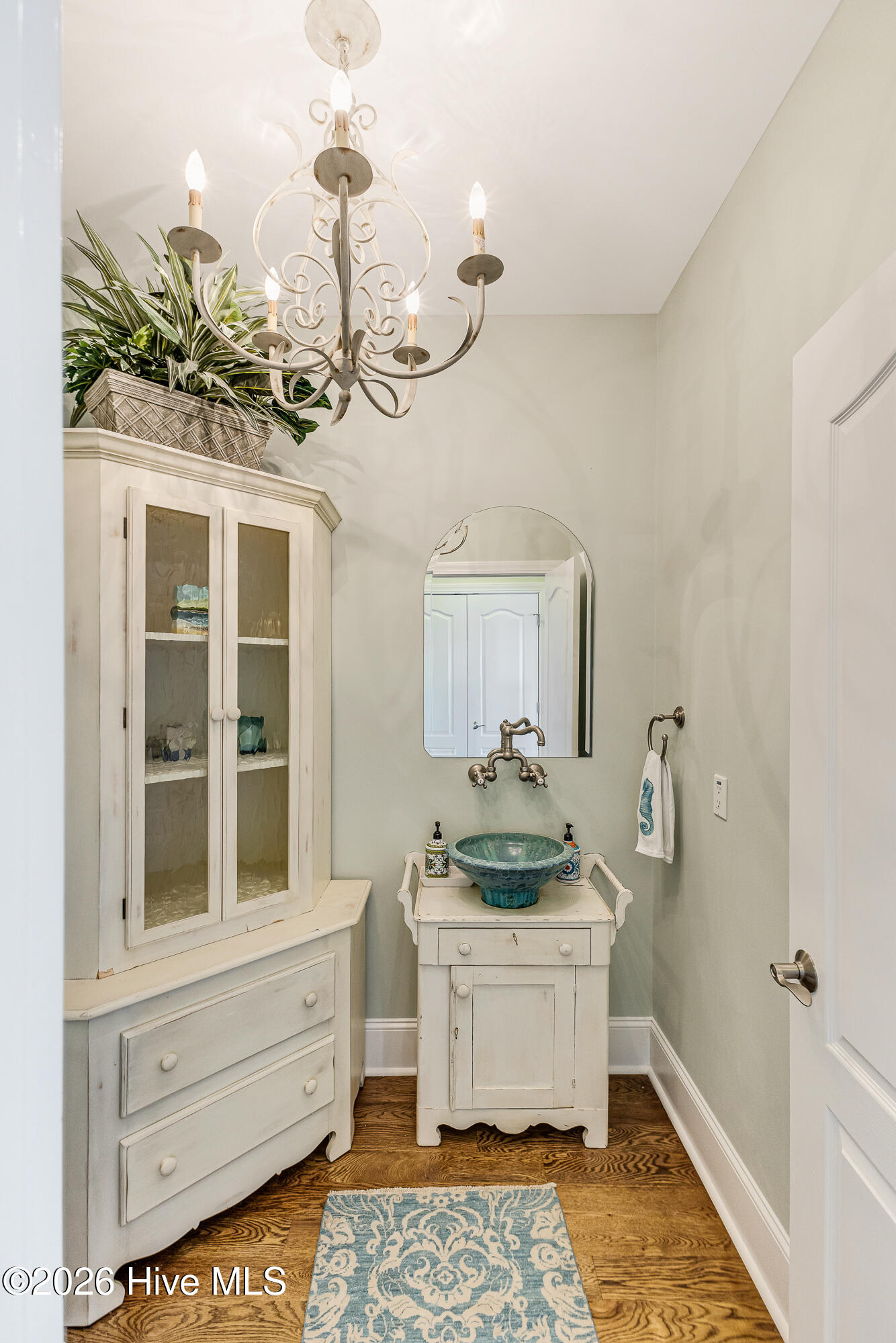 100567897 | Photo 28