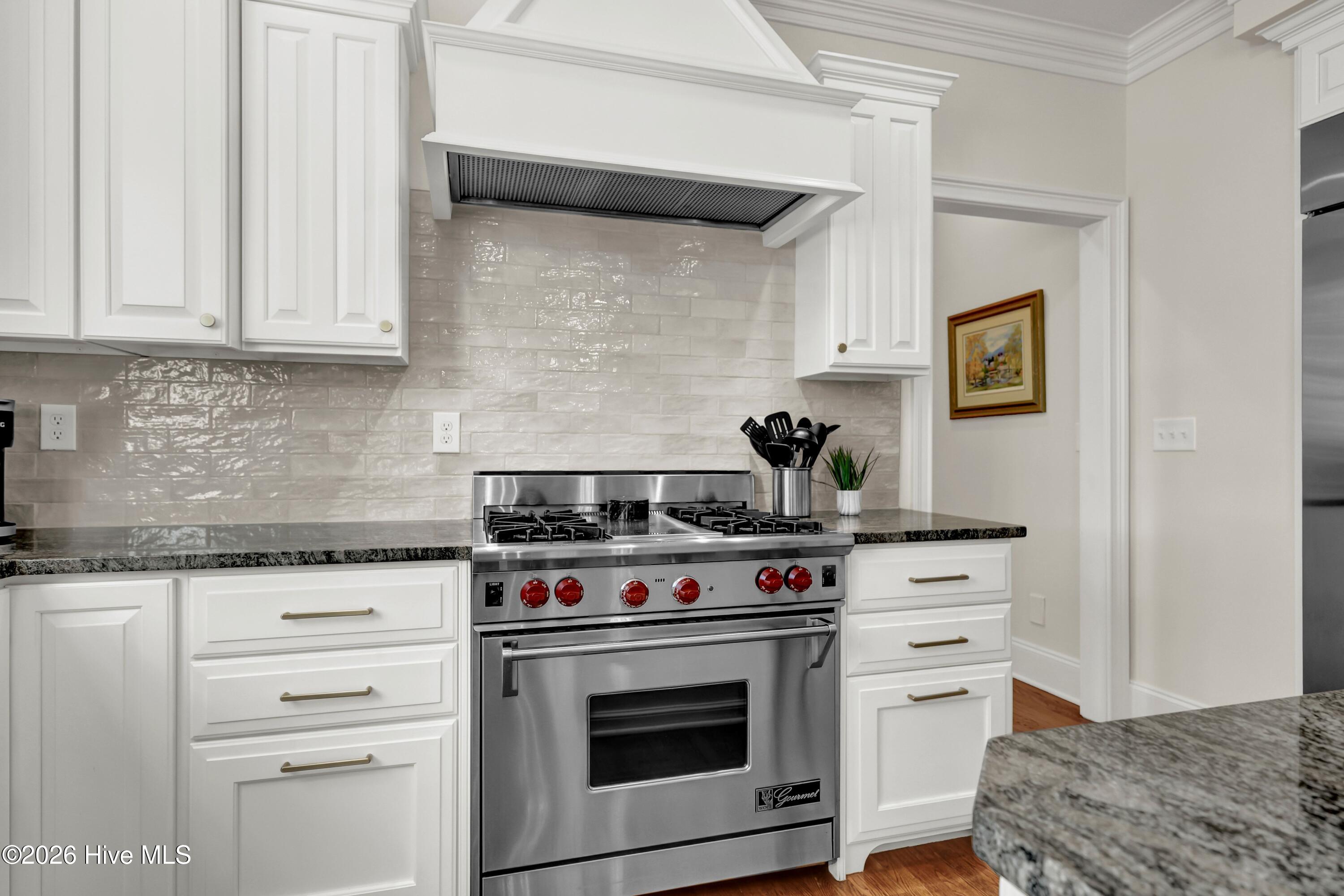 100569370 | Photo 24