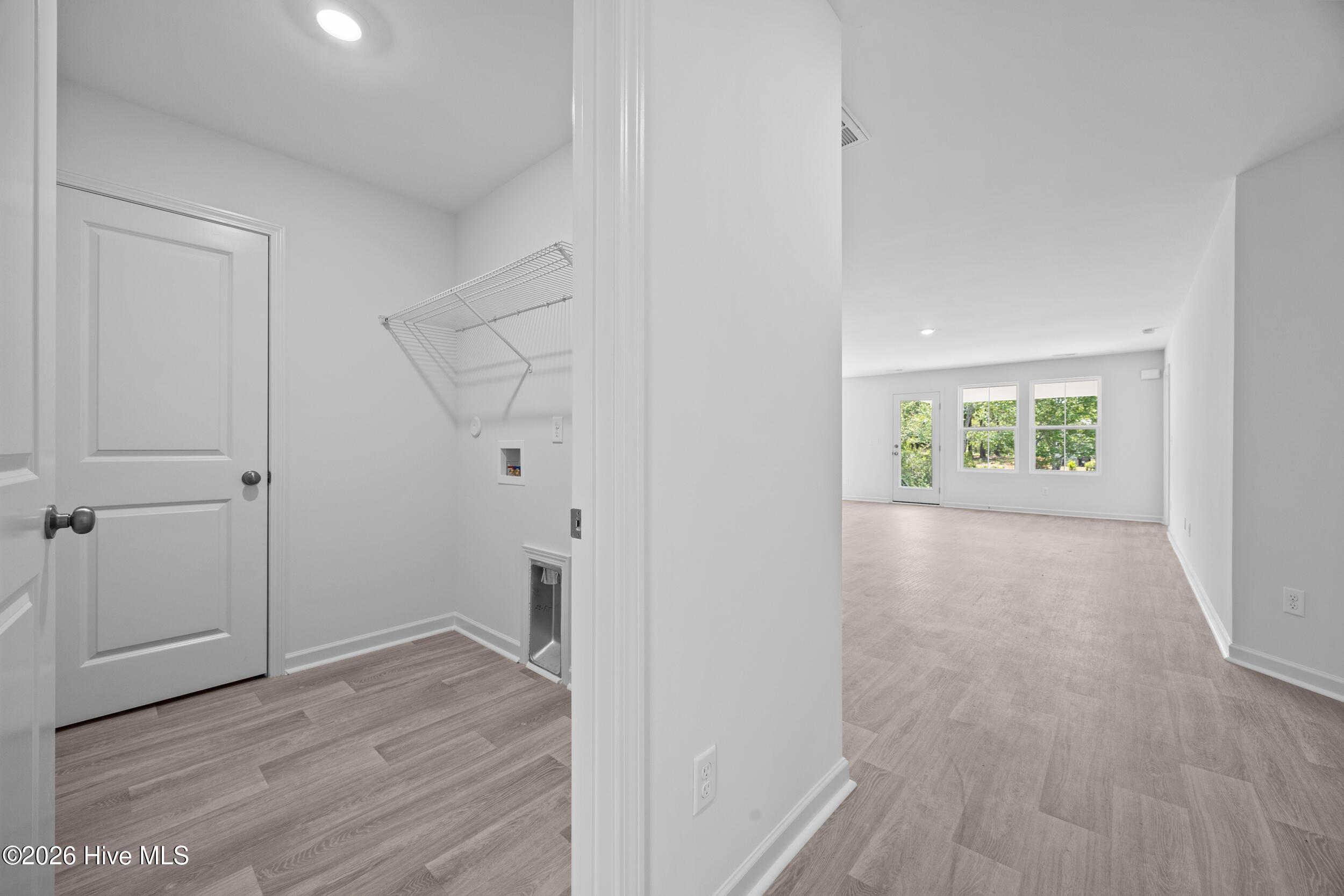 100570043 | Photo 12