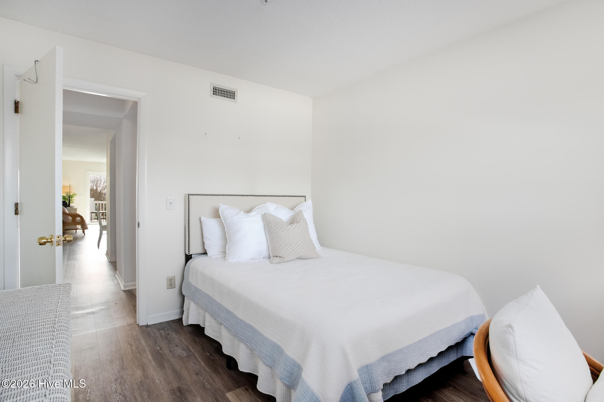 100561170 | Photo 21