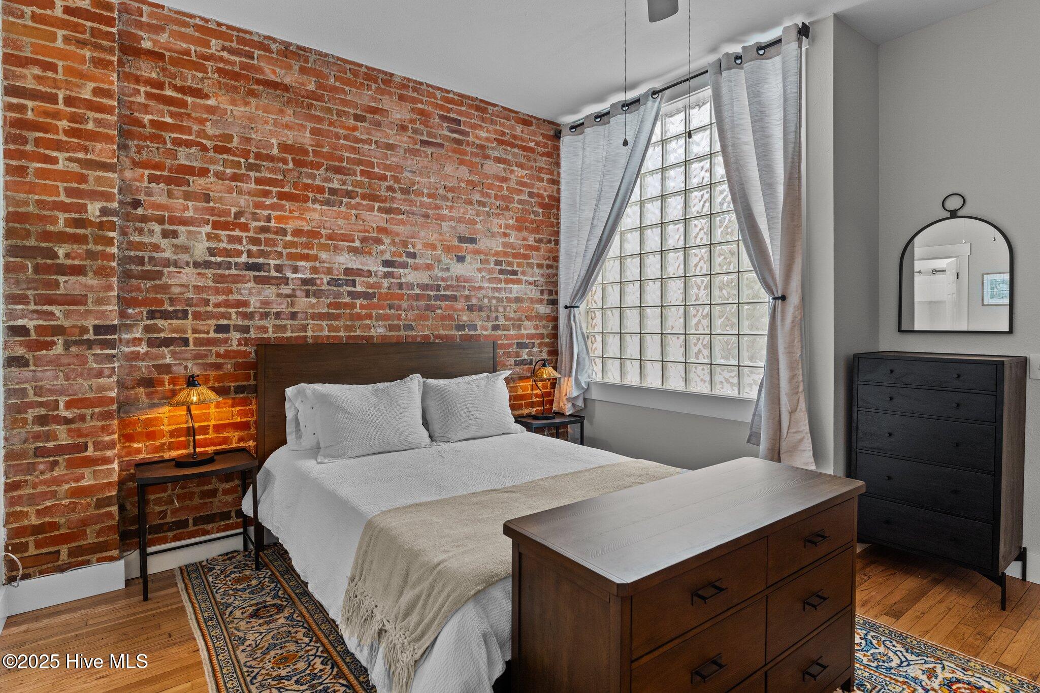 100543966 | Photo 24