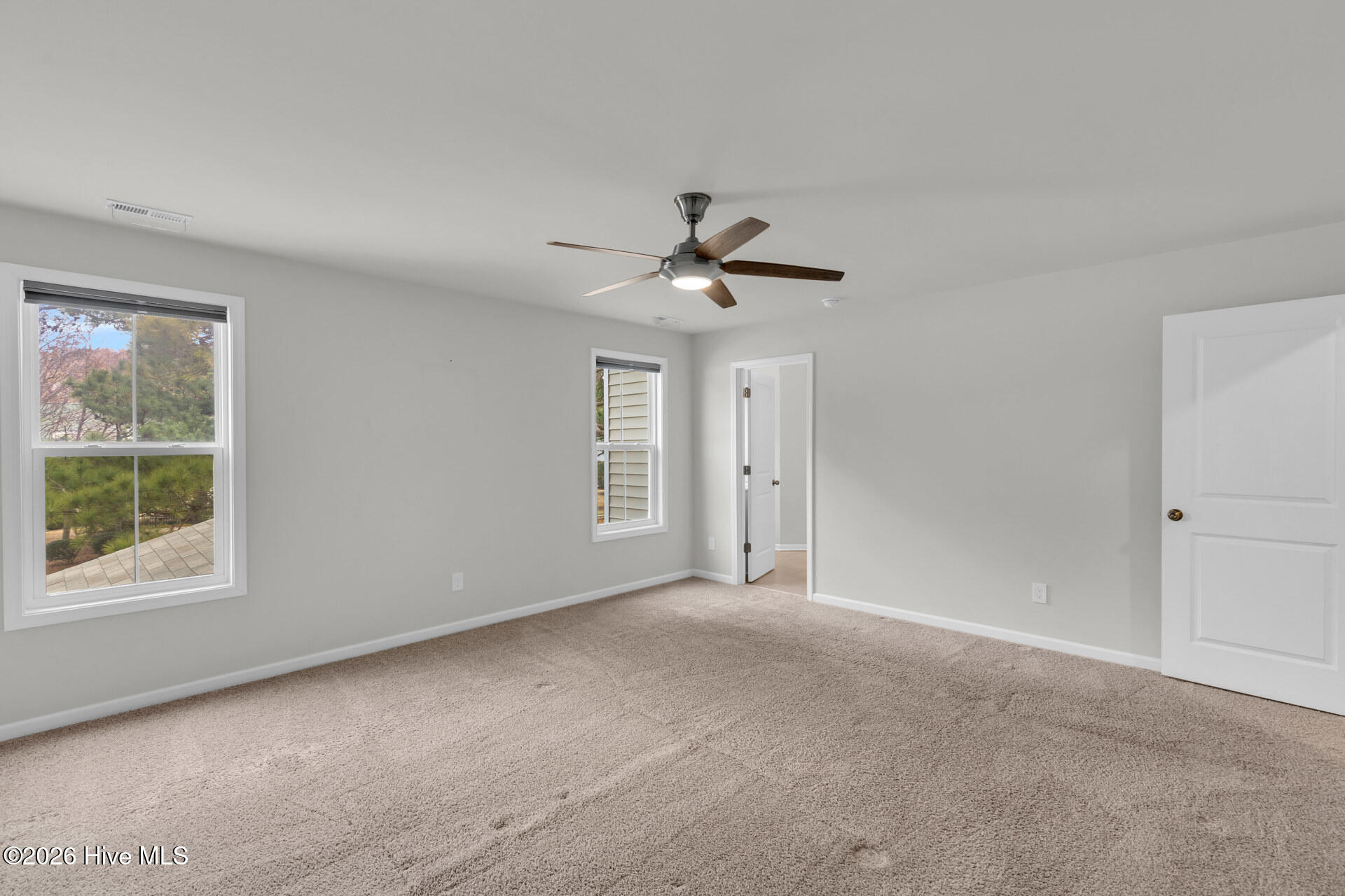 100549355 | Photo 16