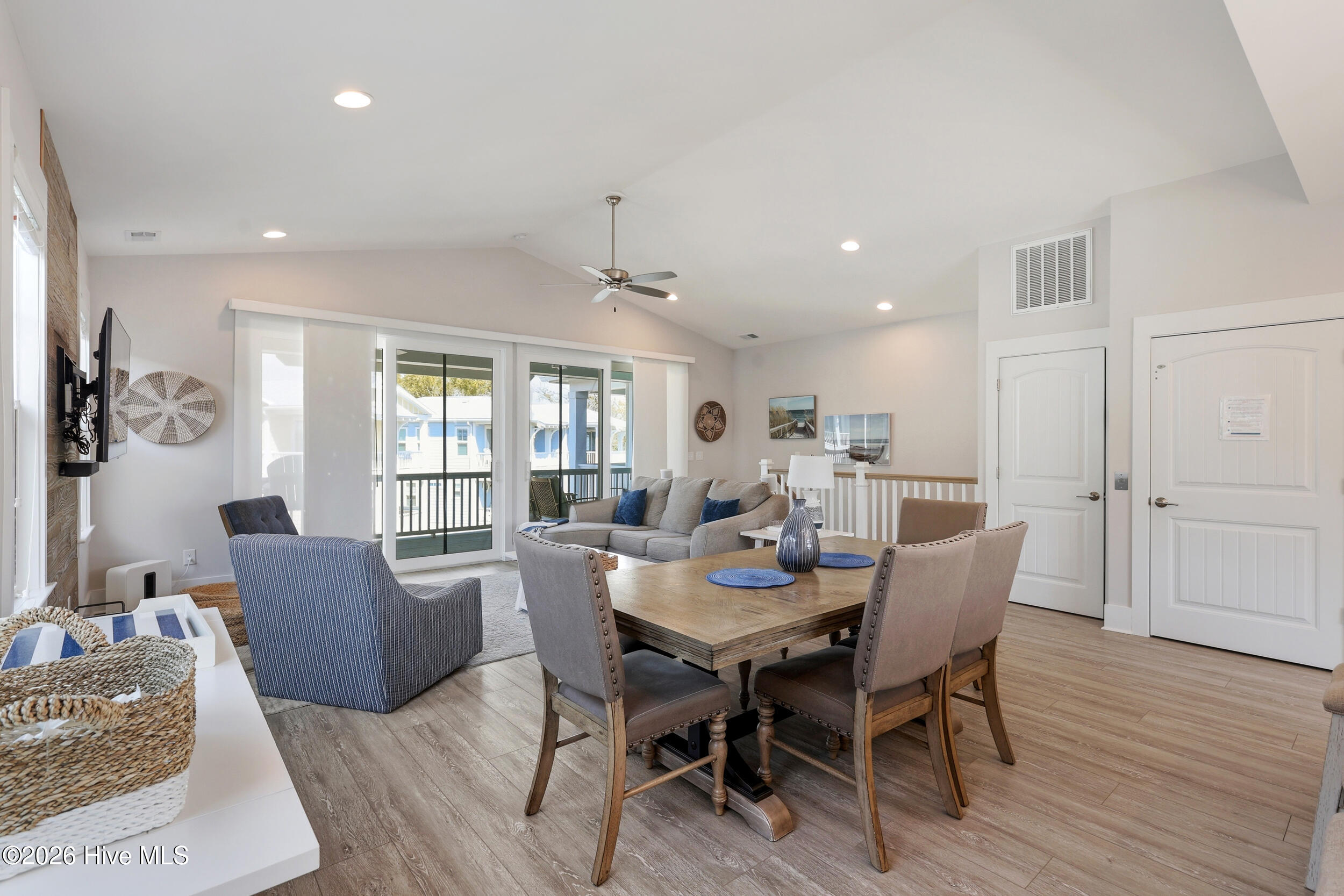 100563355 | Photo 11