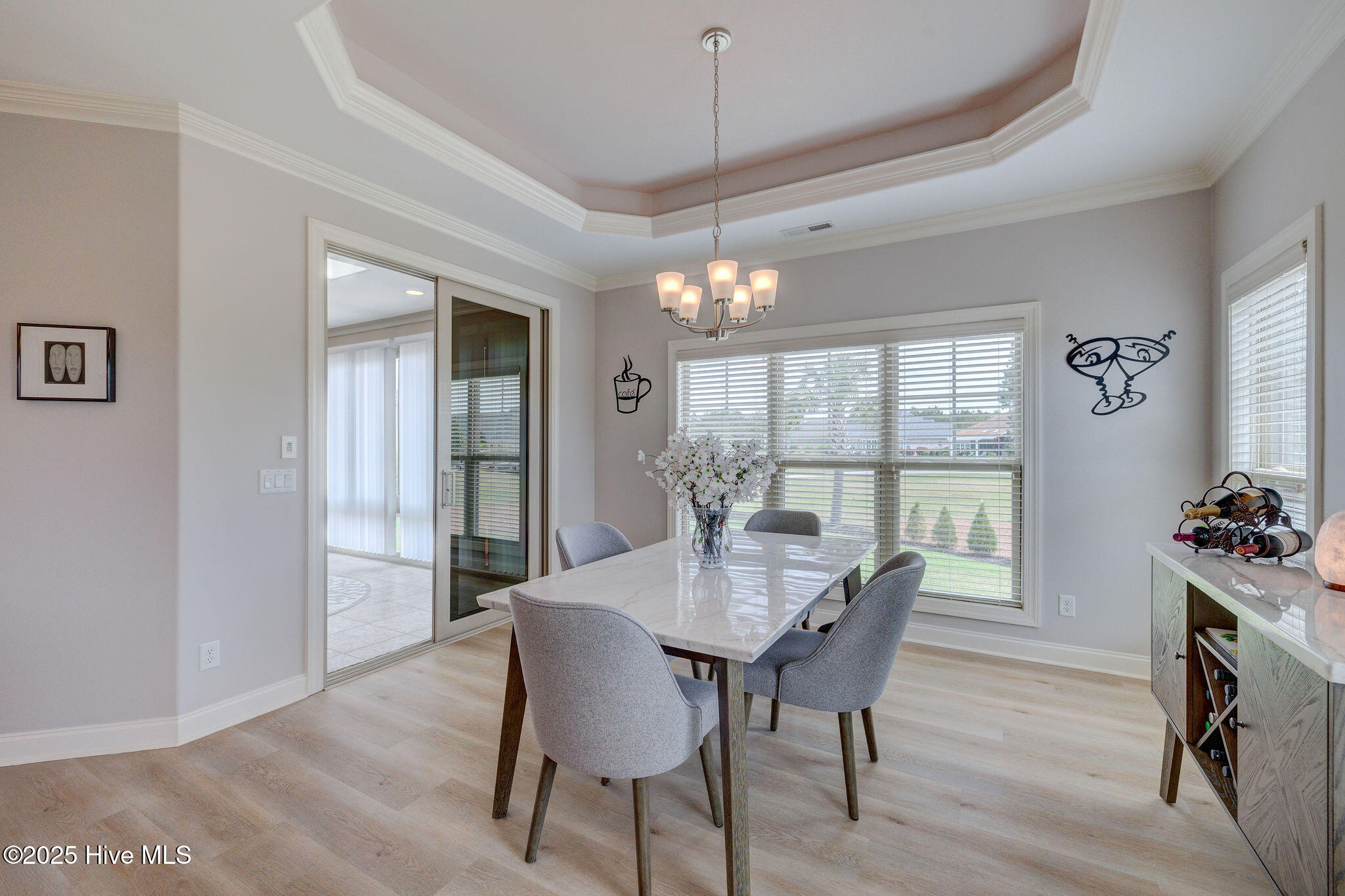 100549436 | Photo 24