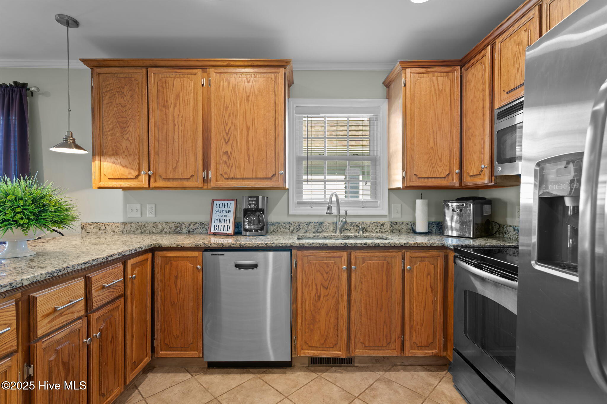 100528642 | Photo 14