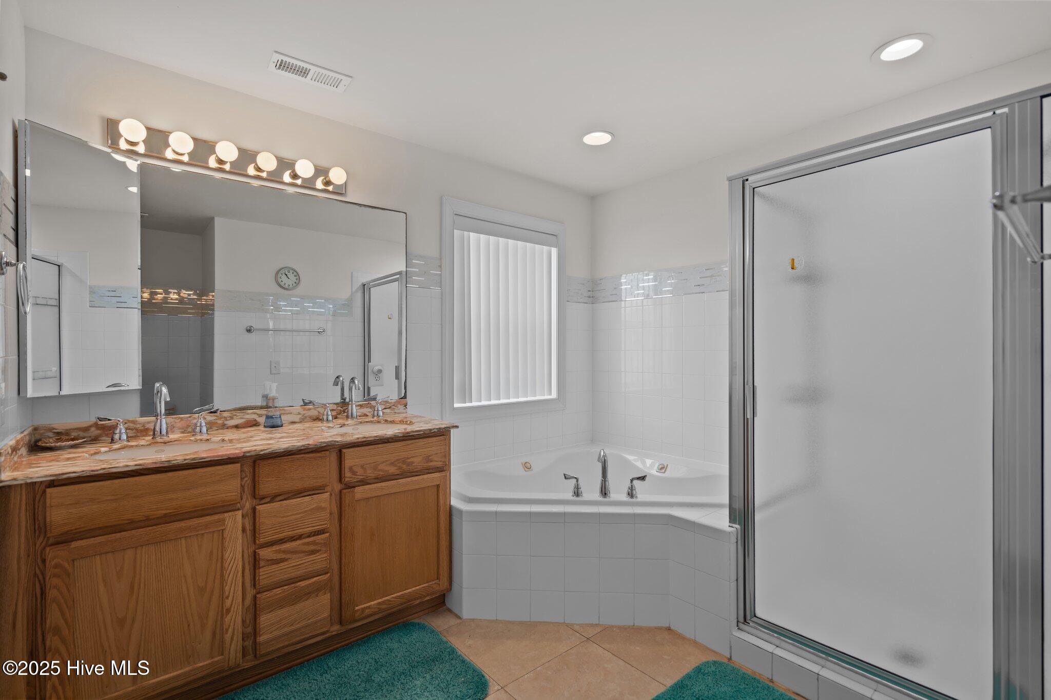 100517725 | Photo 24