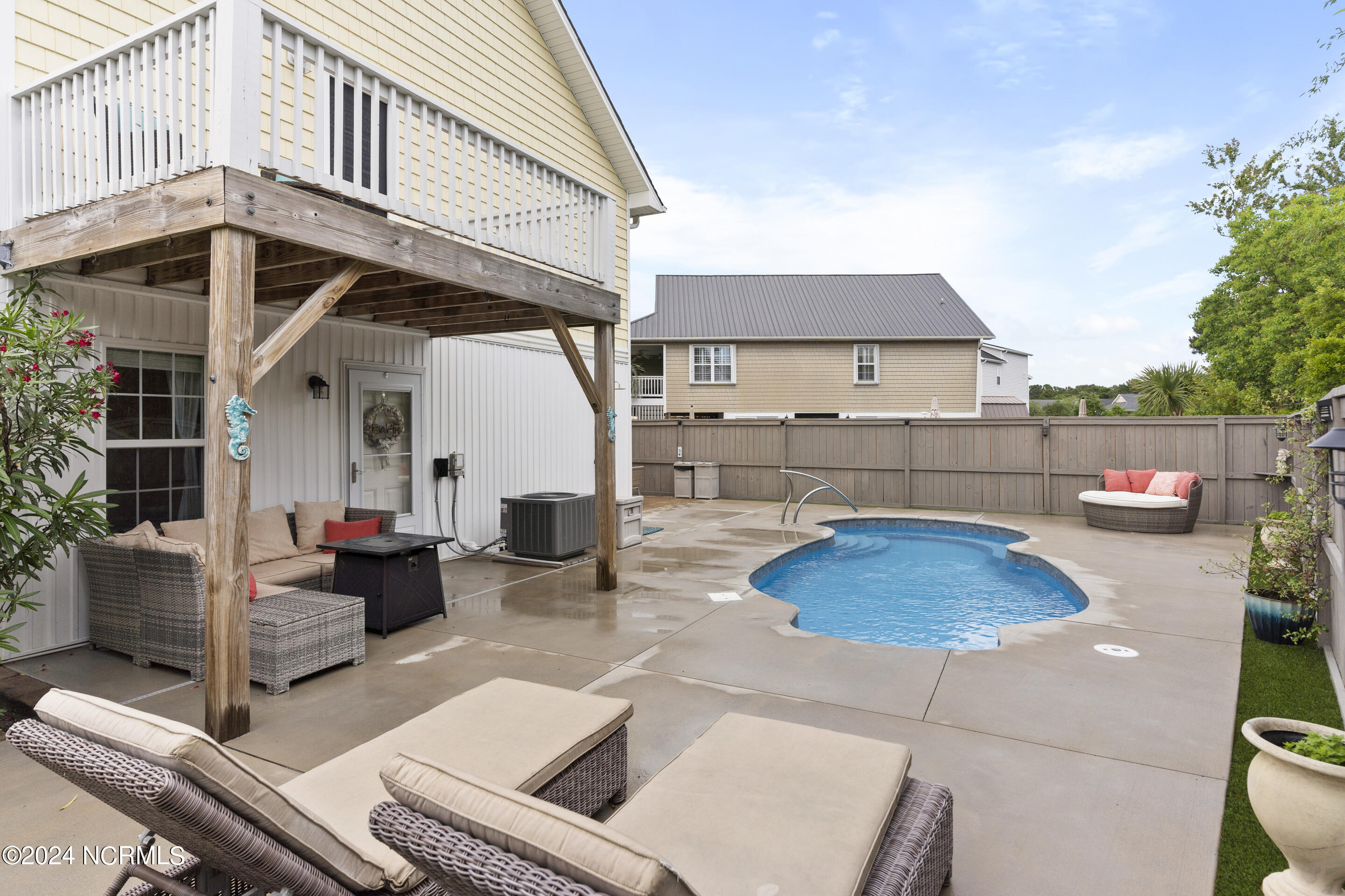 100562930 | Photo 31