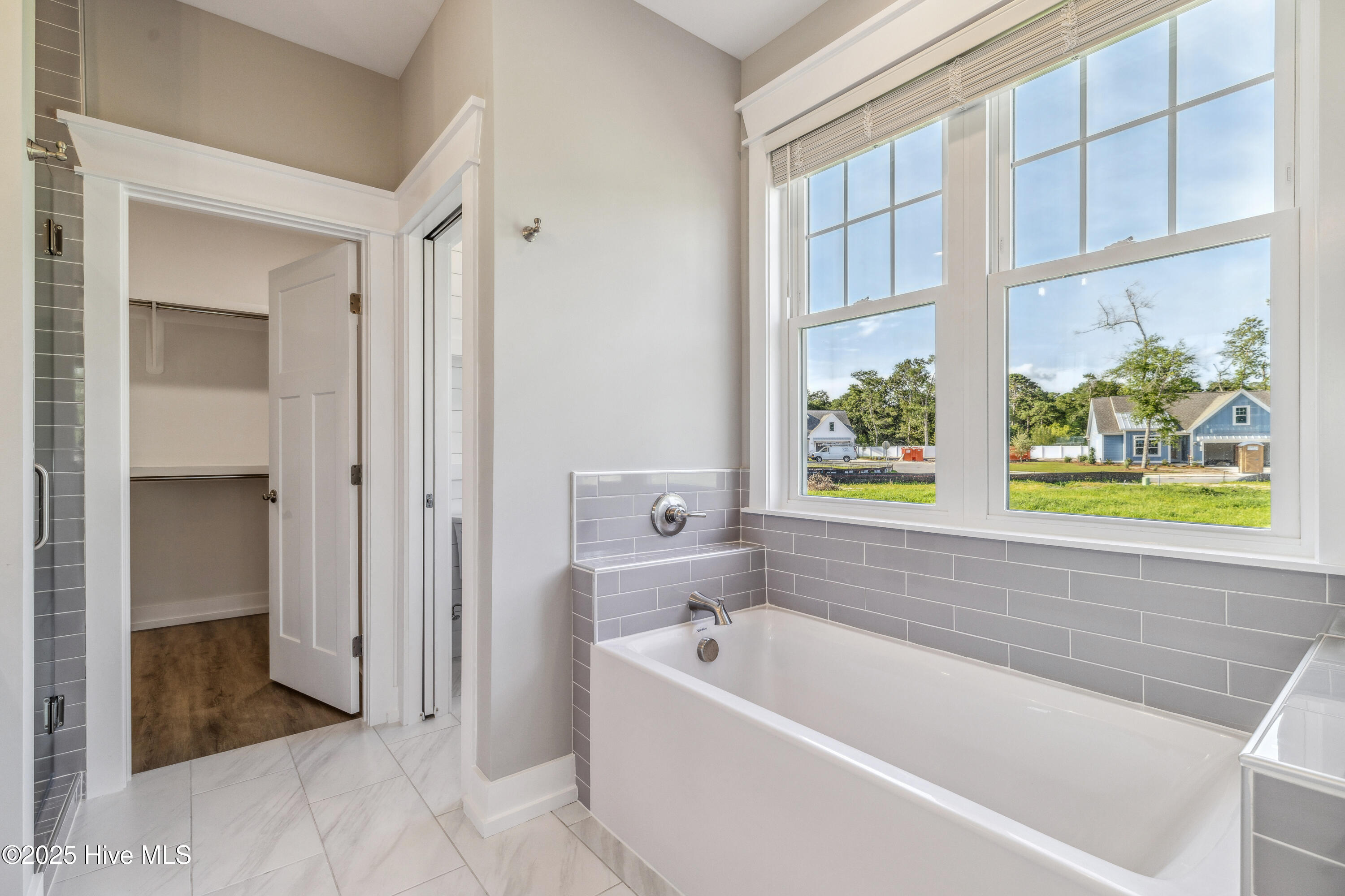 100546665 | Photo 37