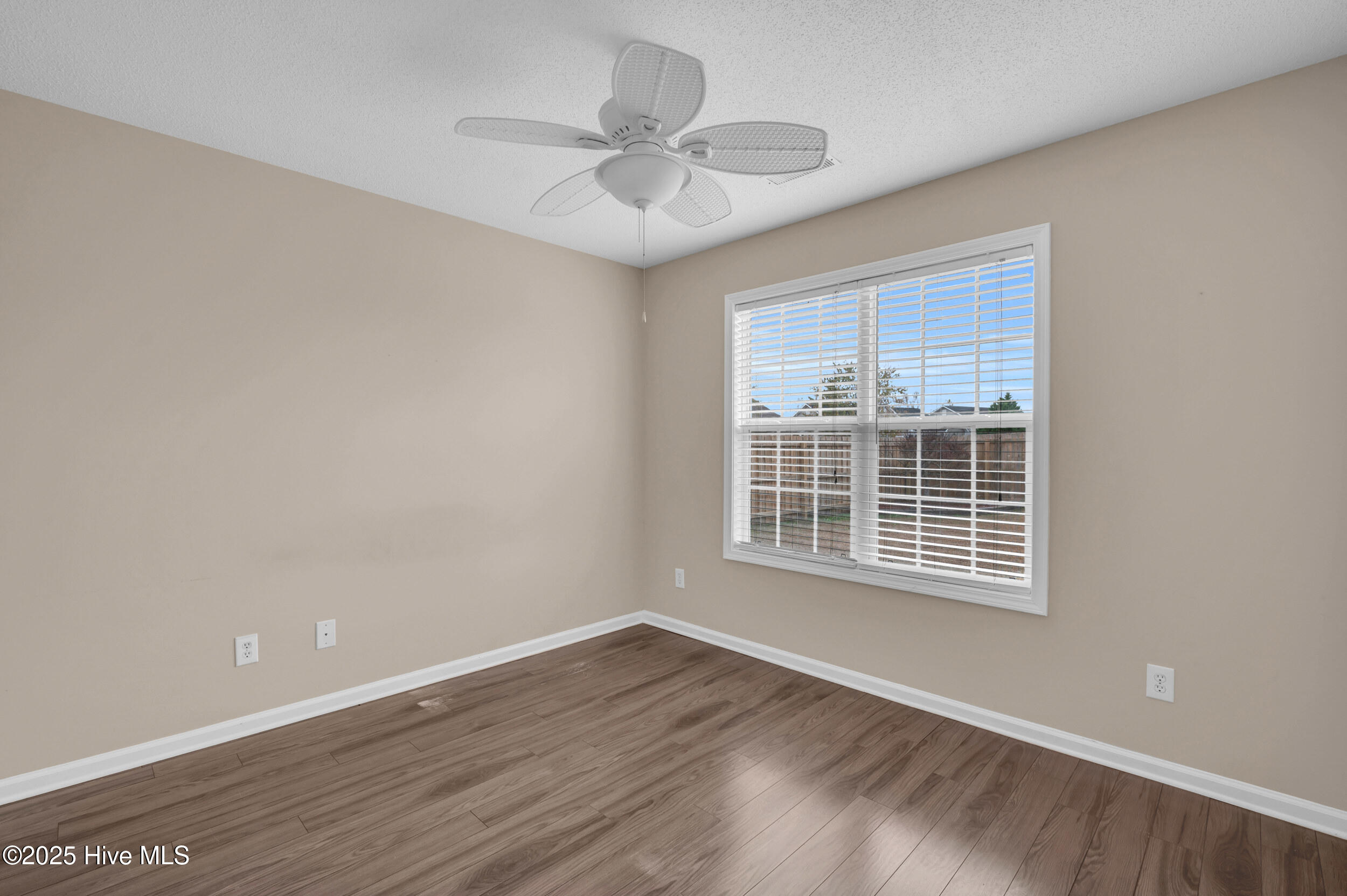 100543780 | Photo 18