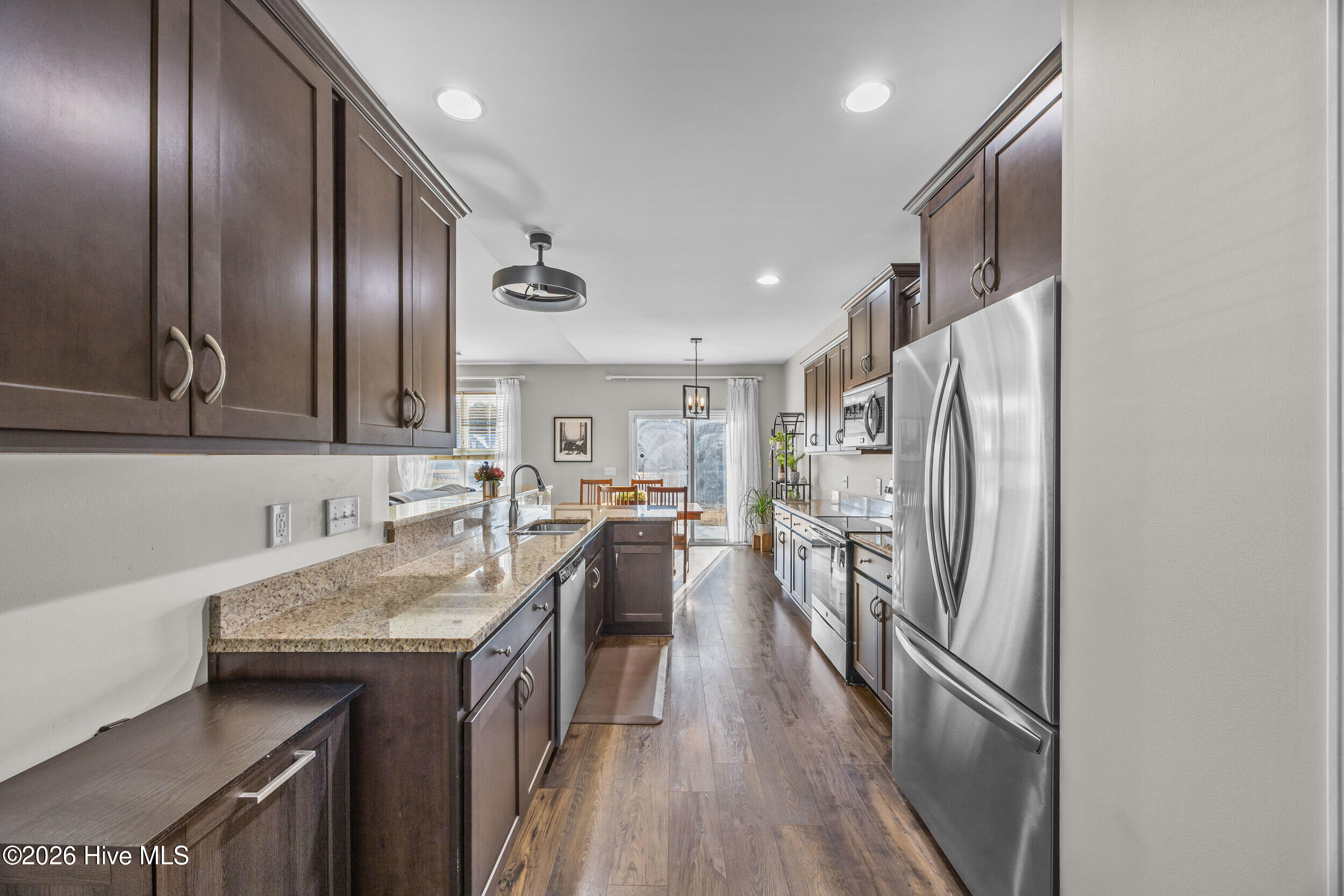 100550084 | Photo 11